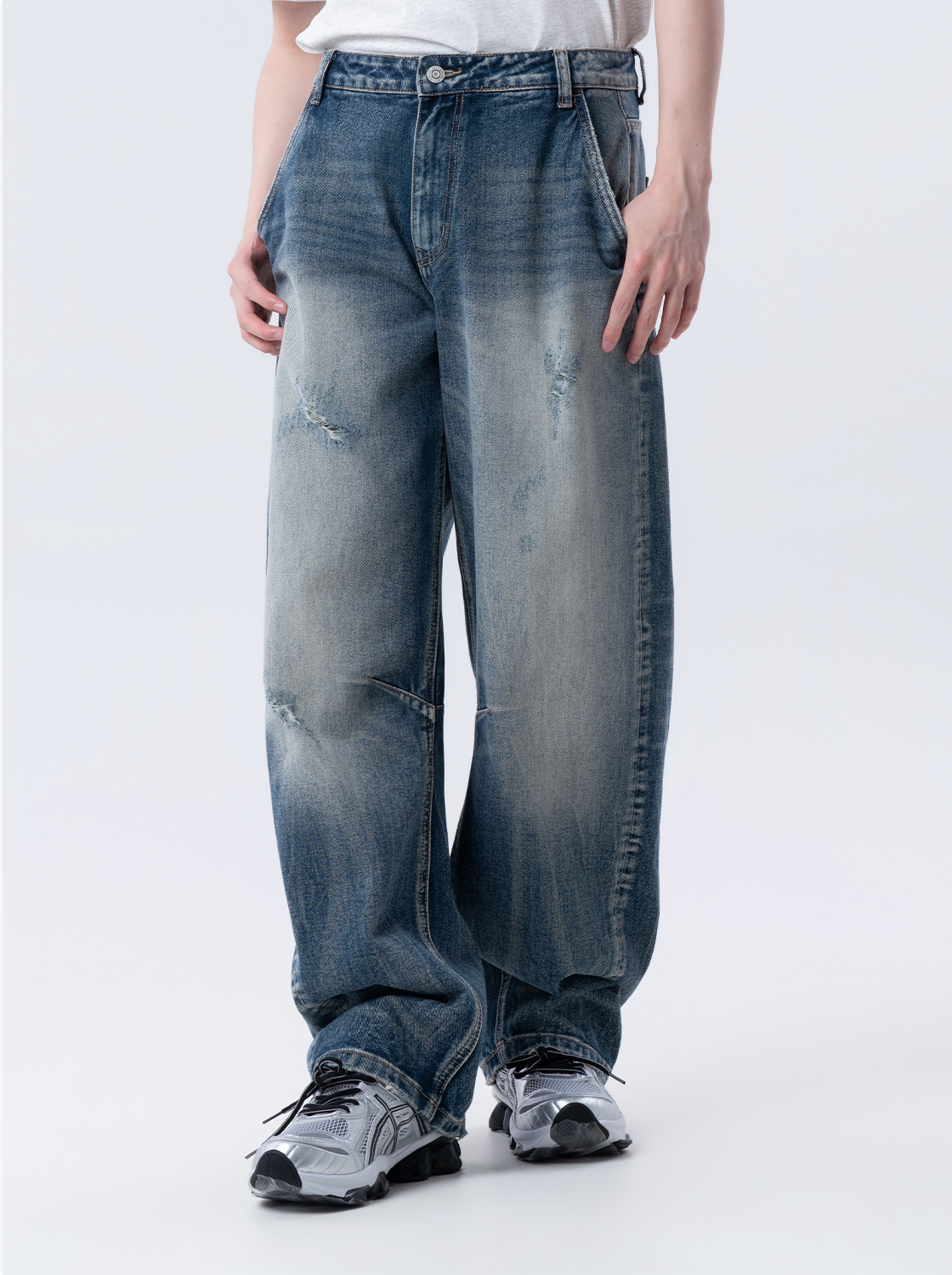 精緻水洗彎刀牛仔褲