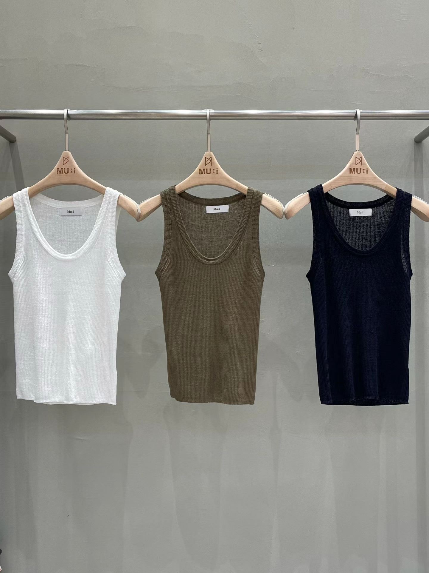 MU2615 Golgi Sleeveless