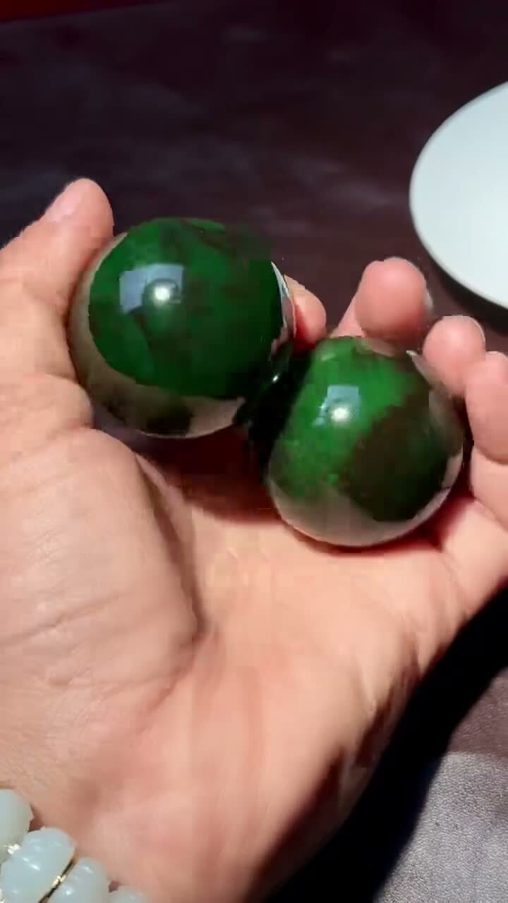 和田玉手玩珠子一對 (39mm直徑),天然和田玉軟玉