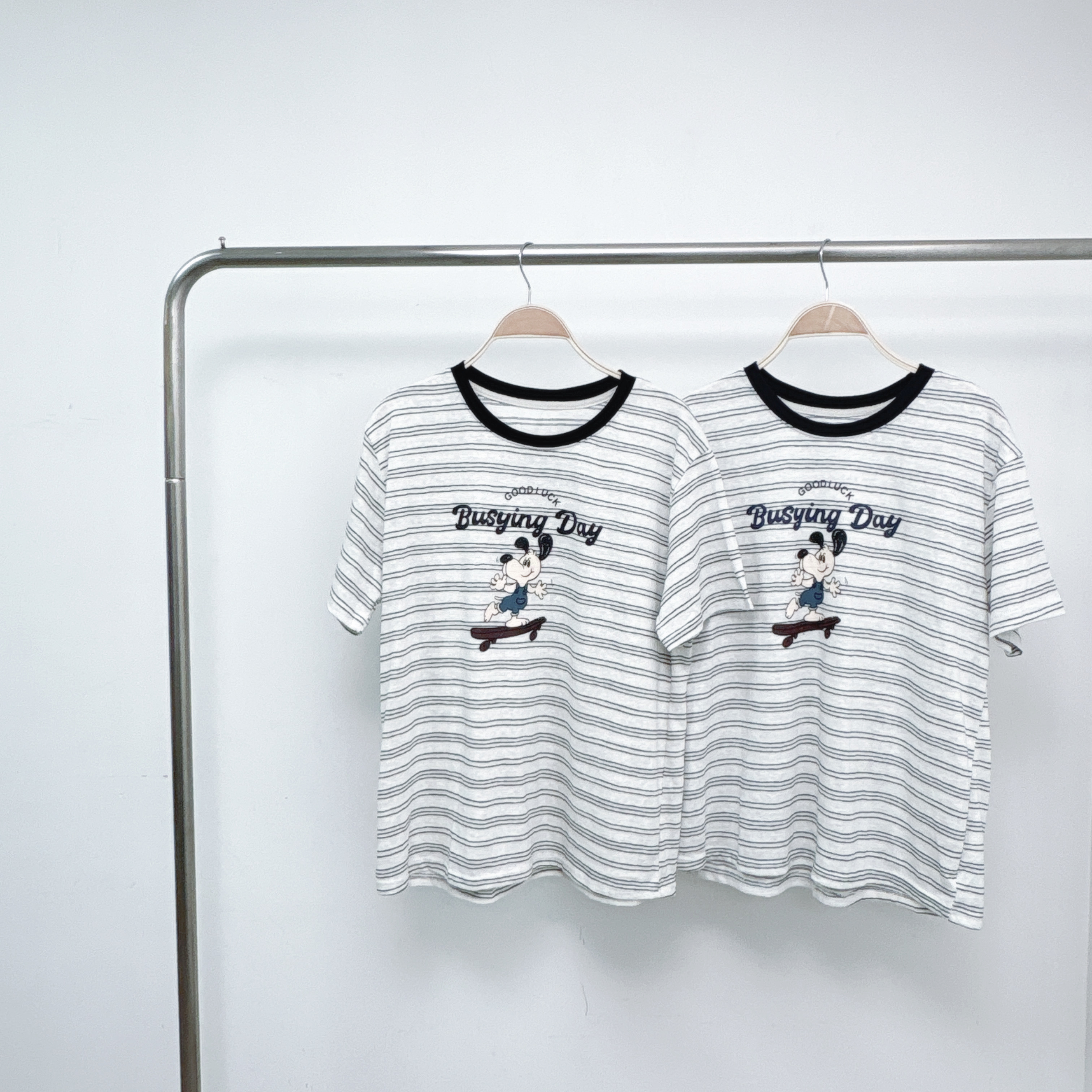 【預訂】拼色領滑板小狗橫間雪花棉大TEE (T69-T70)