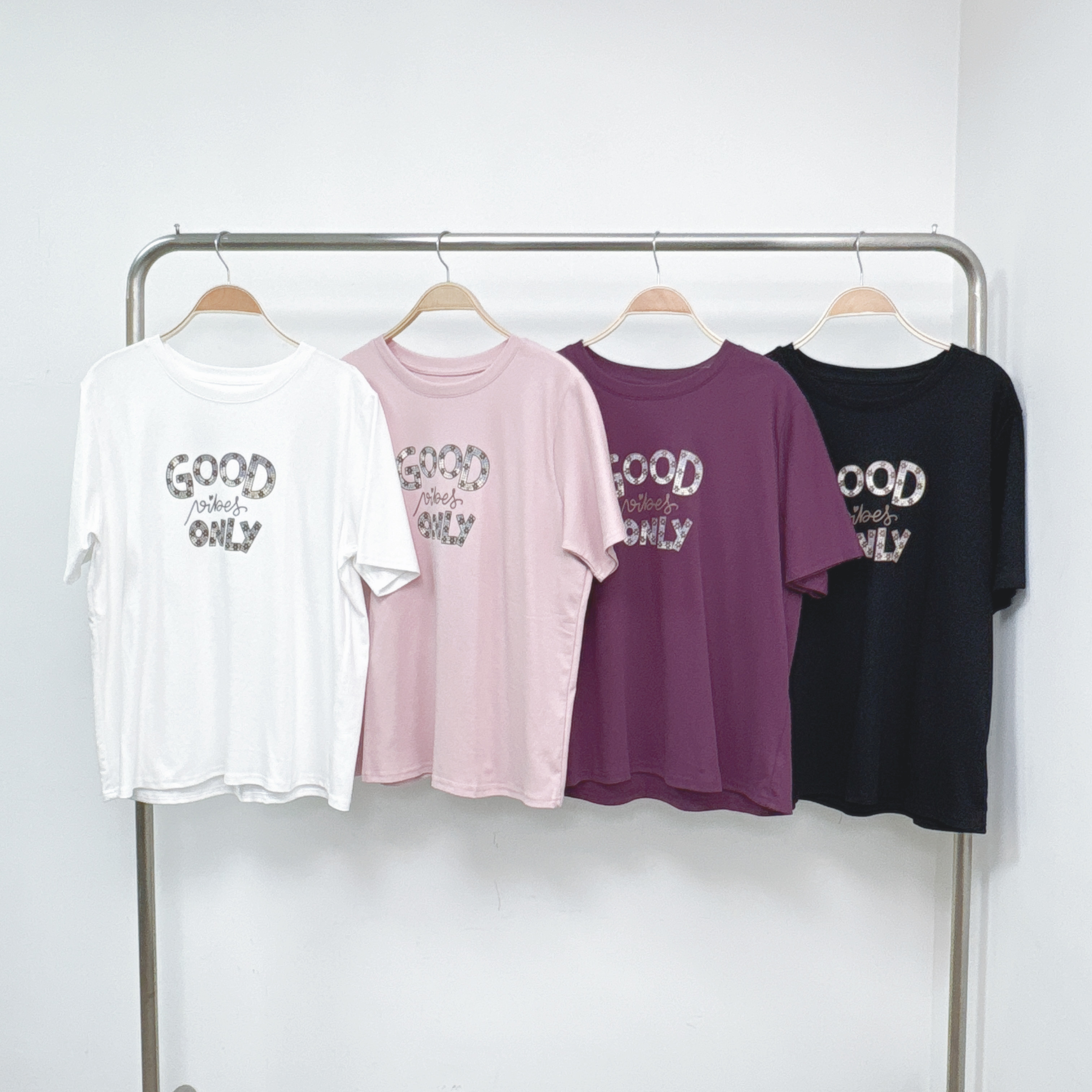 ⭐️⭐️【預訂】燙印彩格花花字母彈棉TEE (T61-T64)