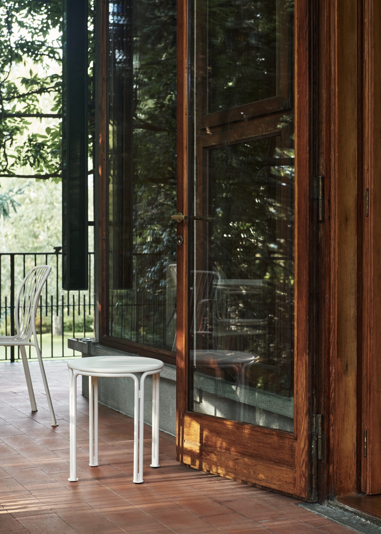 Thorvald SC102 戶外邊桌 - 象牙白 by &Tradition