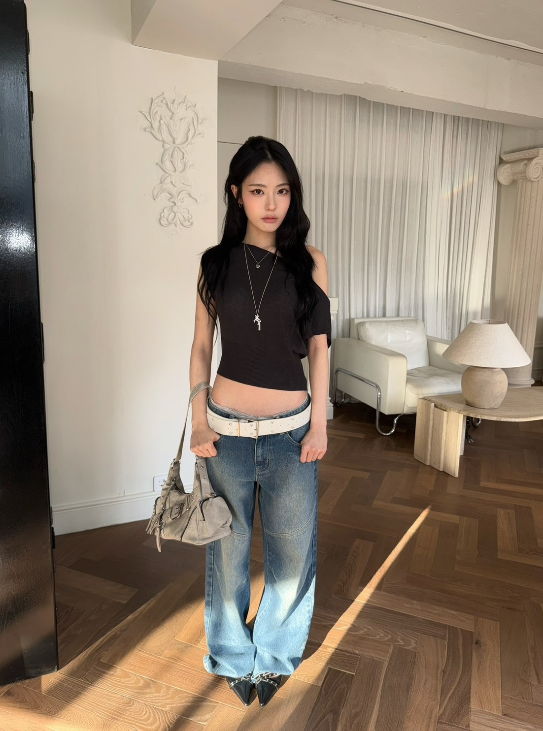 A37 9號宅 造型寬皮帶