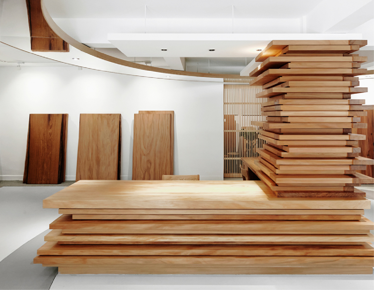 我們選擇讓一整塊木被完整呈現，惜一段無法被複製的自然時光。