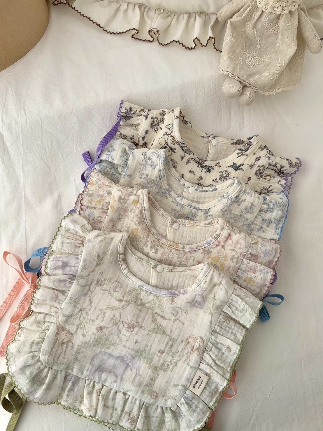 小碎花荷葉邊口水巾