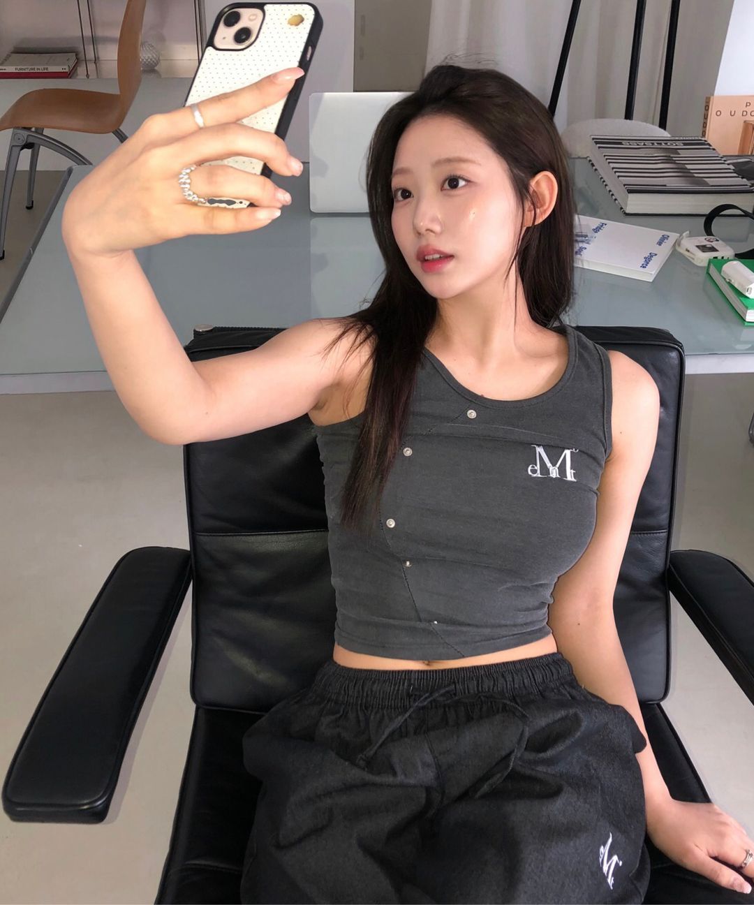 #預購 🇰🇷韓國26春夏 MUCENT 鉚釘水洗金屬標誌背心 2色 M06