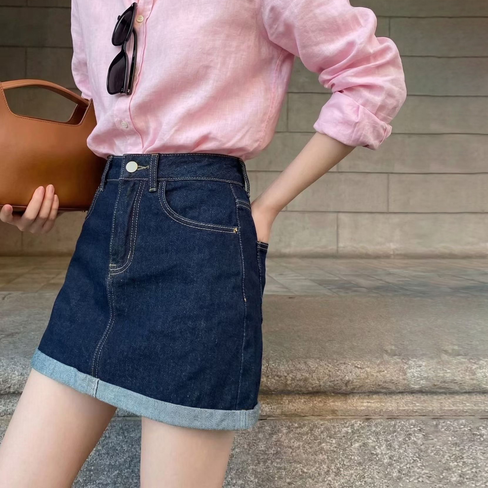深藍色系下擺反摺造型牛仔短裙-S-L (Elegant & Love)