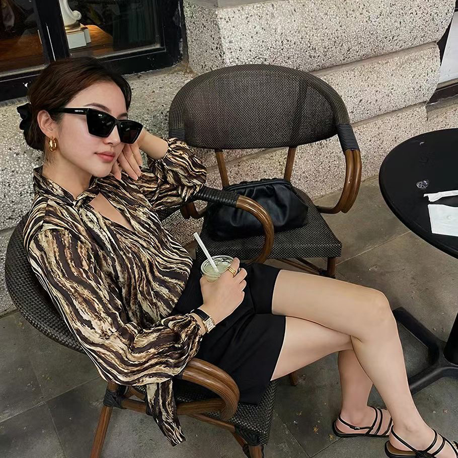 巧克力暈染配色繞脖領巾上衣-S-L (Elegant & Love)