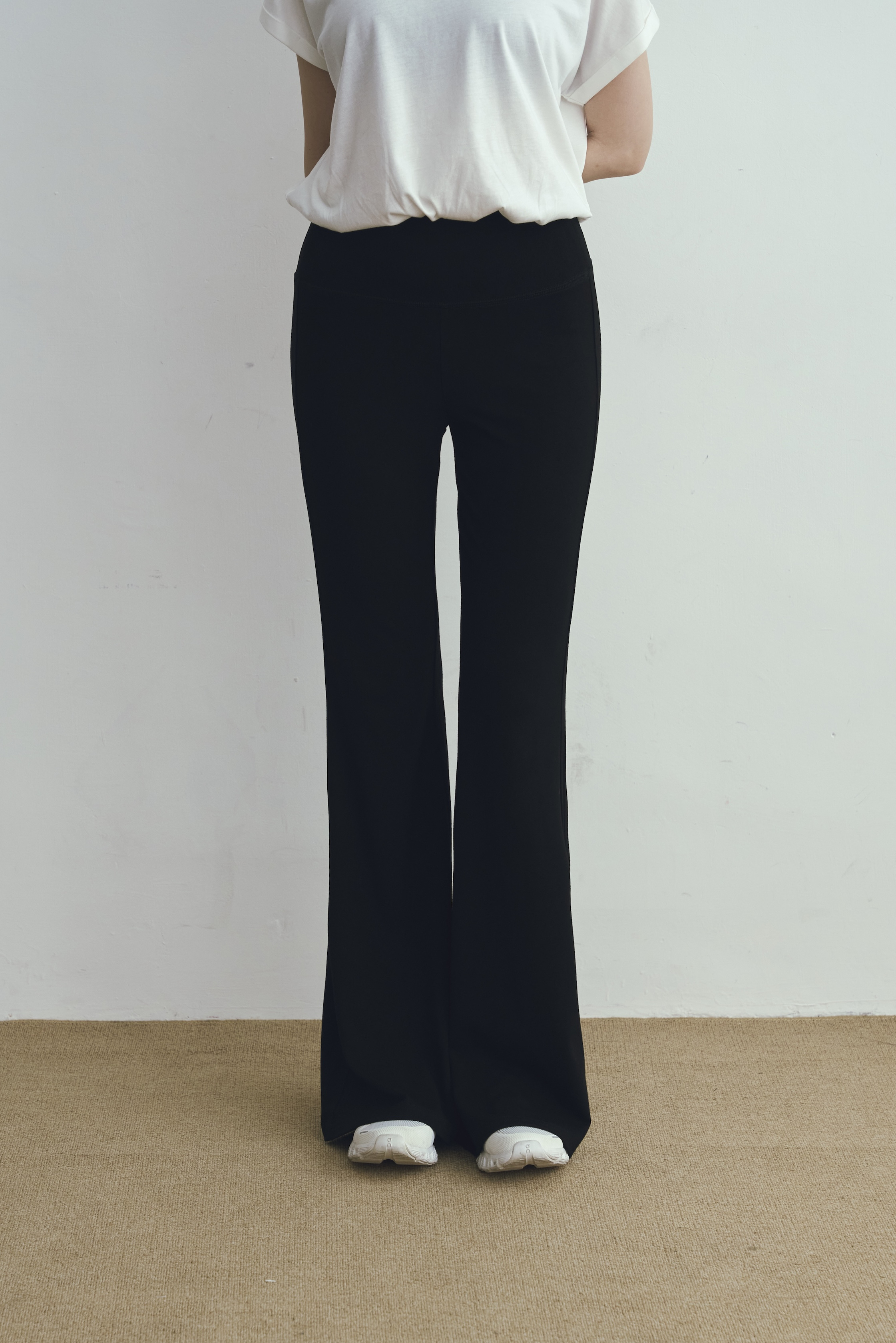 Gmade/夏日版 垂墜感賴床喇叭褲-黑【預購】