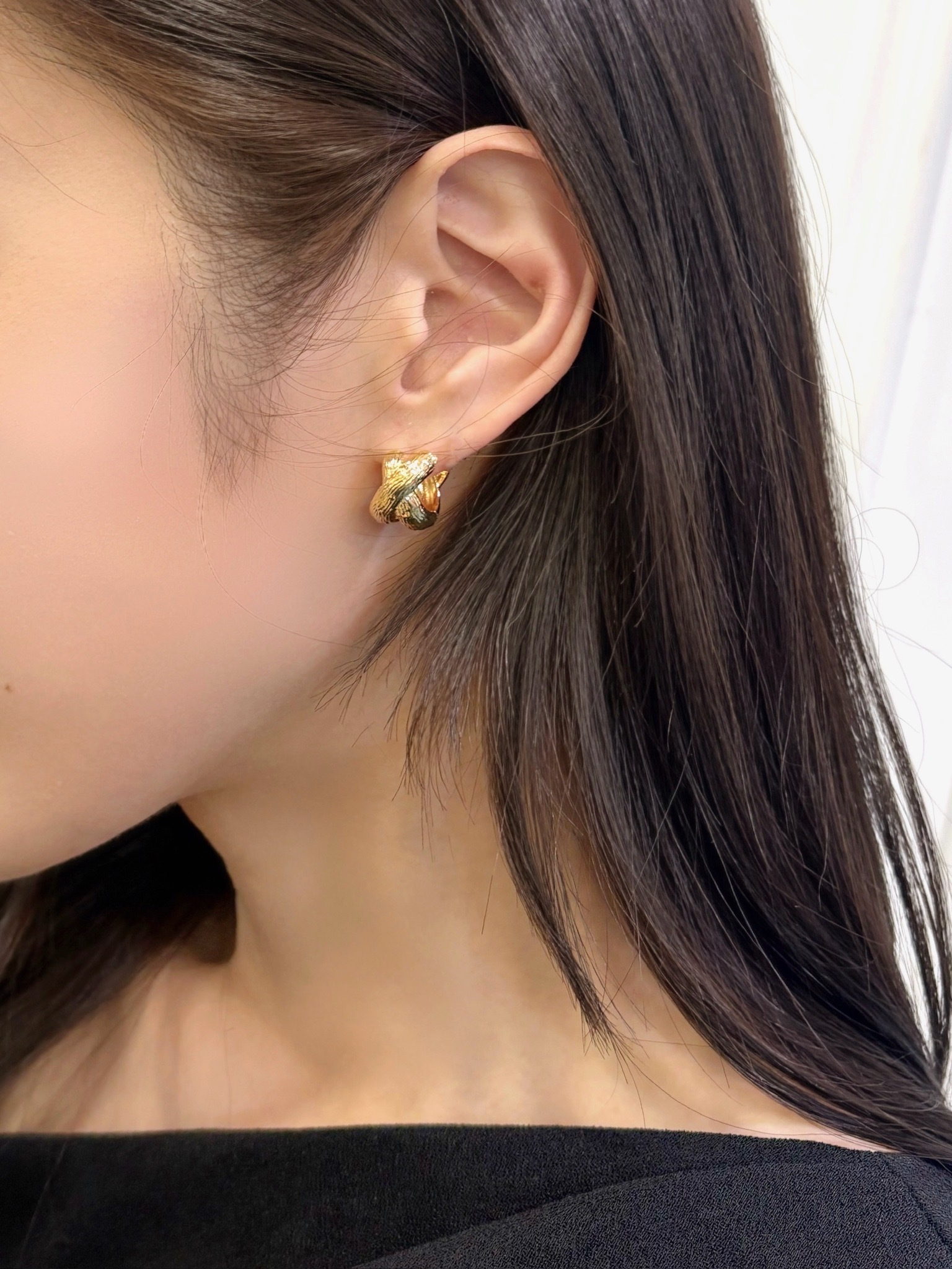 輕奢交叉髮絲紋耳環