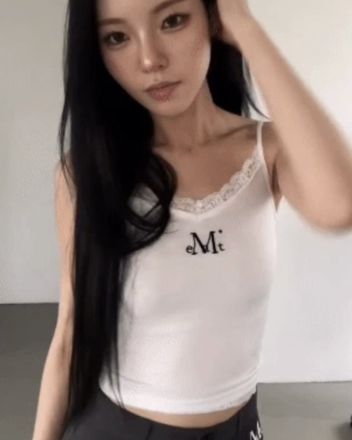 <超扯折扣>Mucent Galin Lace Slim Fit 蕾絲 小標 小背心 三色