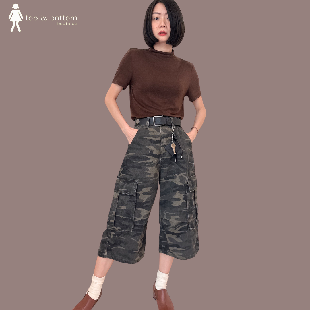 SHORT SLEEVE HIGH NECK BLOUSE