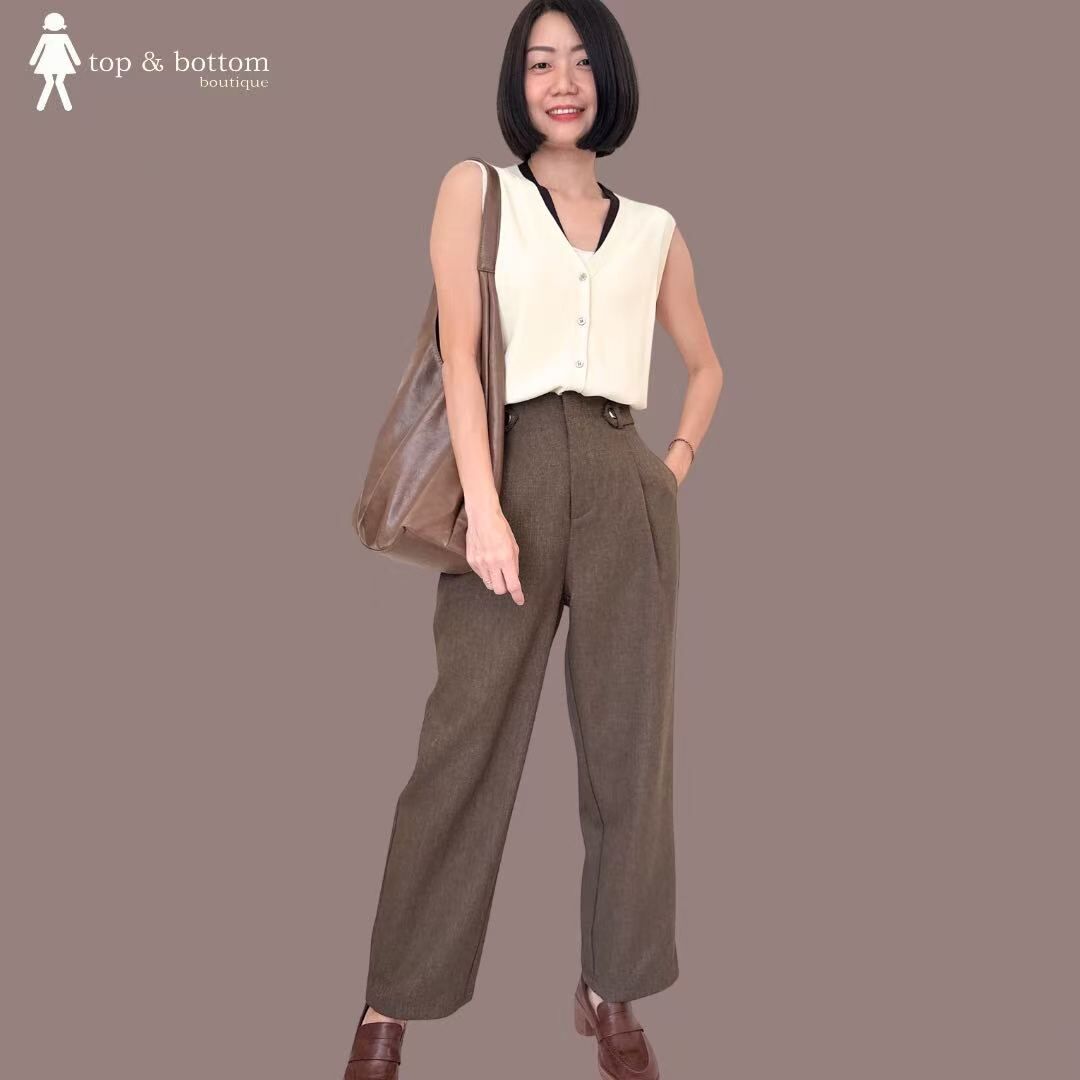 SLEEVELESS TWO TONE BUTTON KNIT BLOUSE