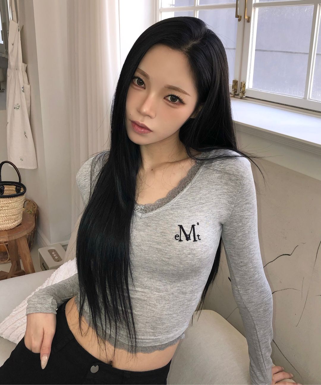 #預購 🇰🇷韓國26春夏 MUCENT 蕾絲V領長袖 3色 M02