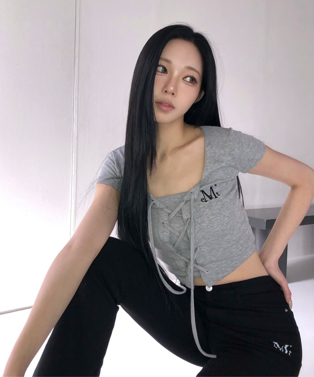 #預購 🇰🇷韓國26春夏 MUCENT 綁帶短版短袖 2色 M18