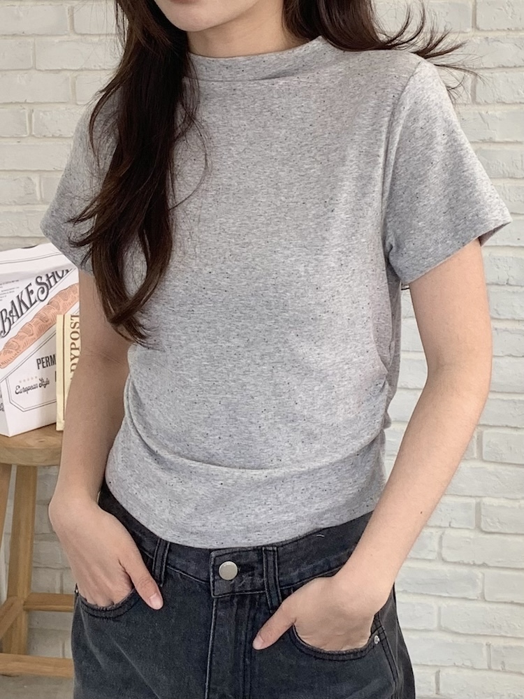 本期超推微高領抓皺上衣