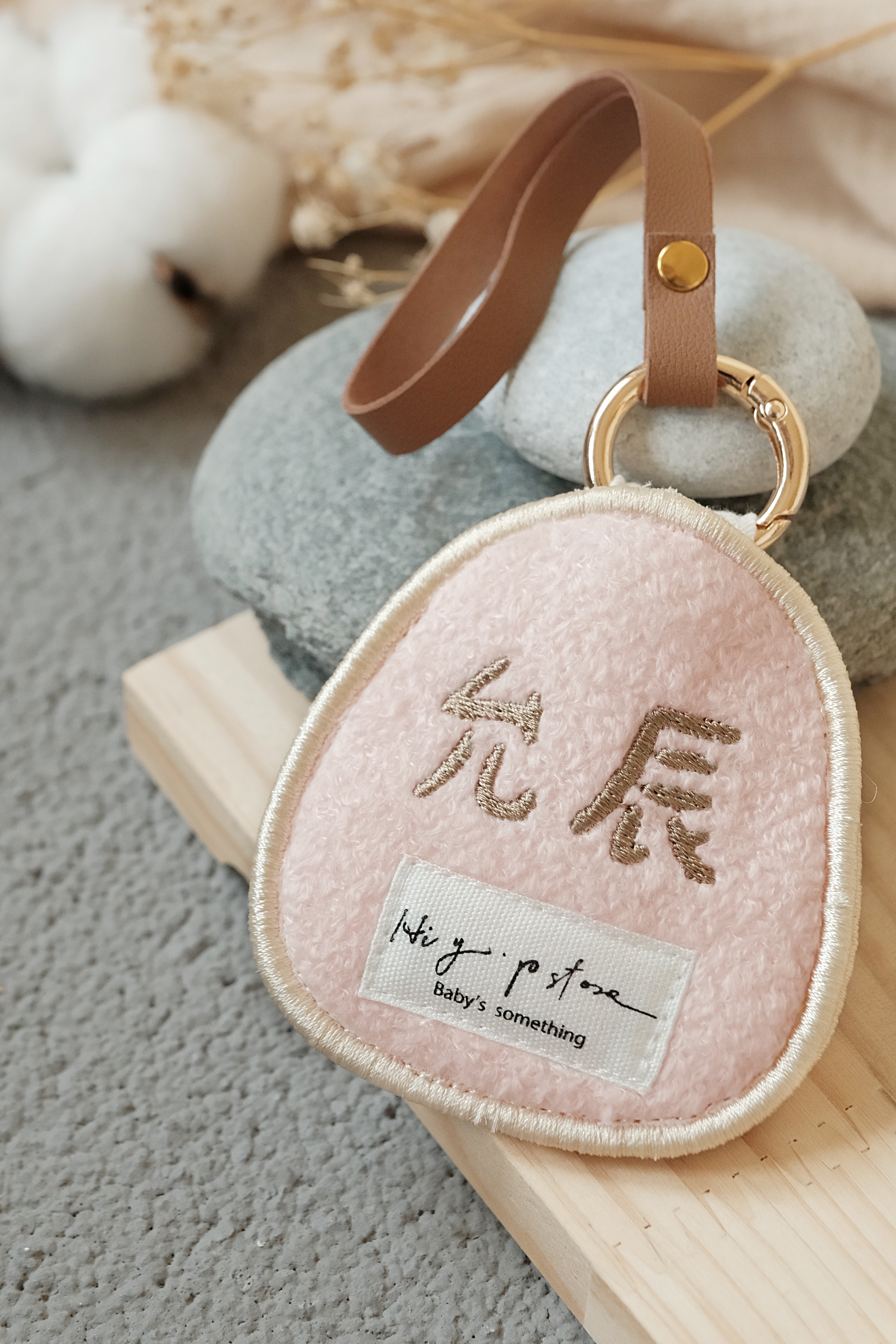 Hi Y.P store-刺繡萬用皮飾-獨家設計-達摩 ( 粉 )