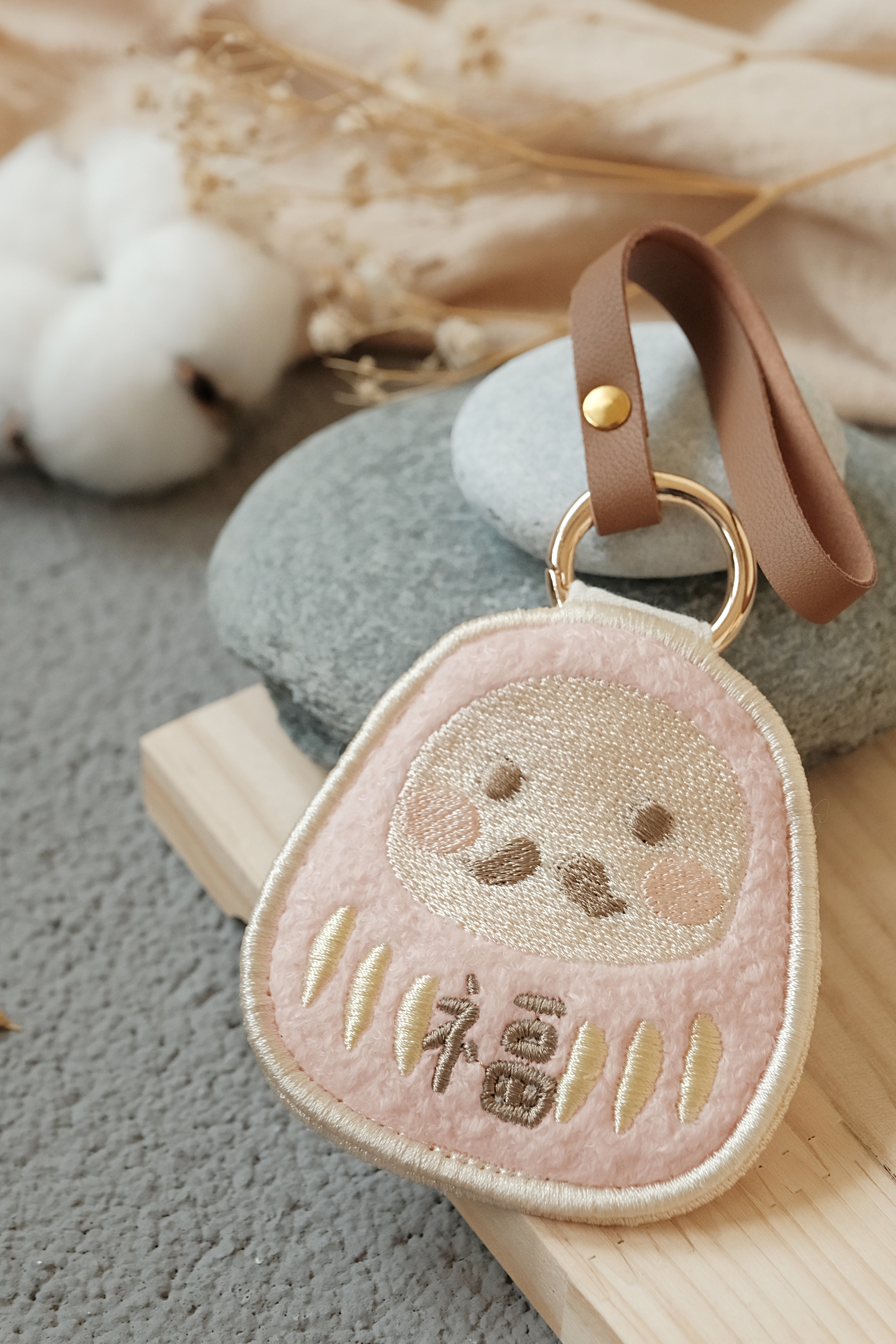 Hi Y.P store-刺繡萬用皮飾-獨家設計-達摩 ( 粉 )