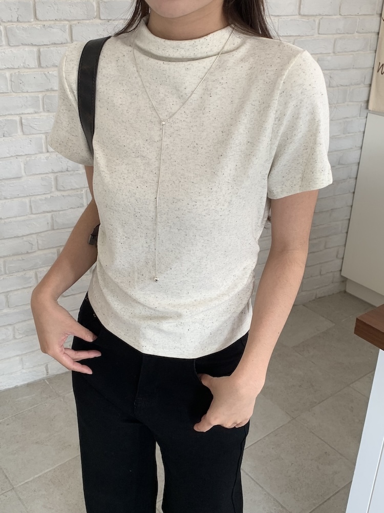 本期超推微高領抓皺上衣