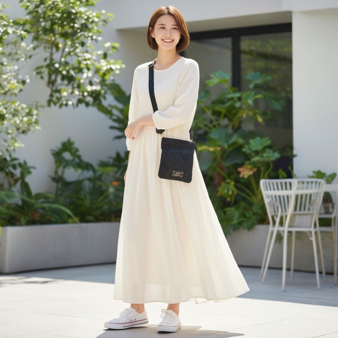 26079-KT Sanrio Hello Kitty x Anna Sui 聯乘黑雅蝶影長形斜揹手袋