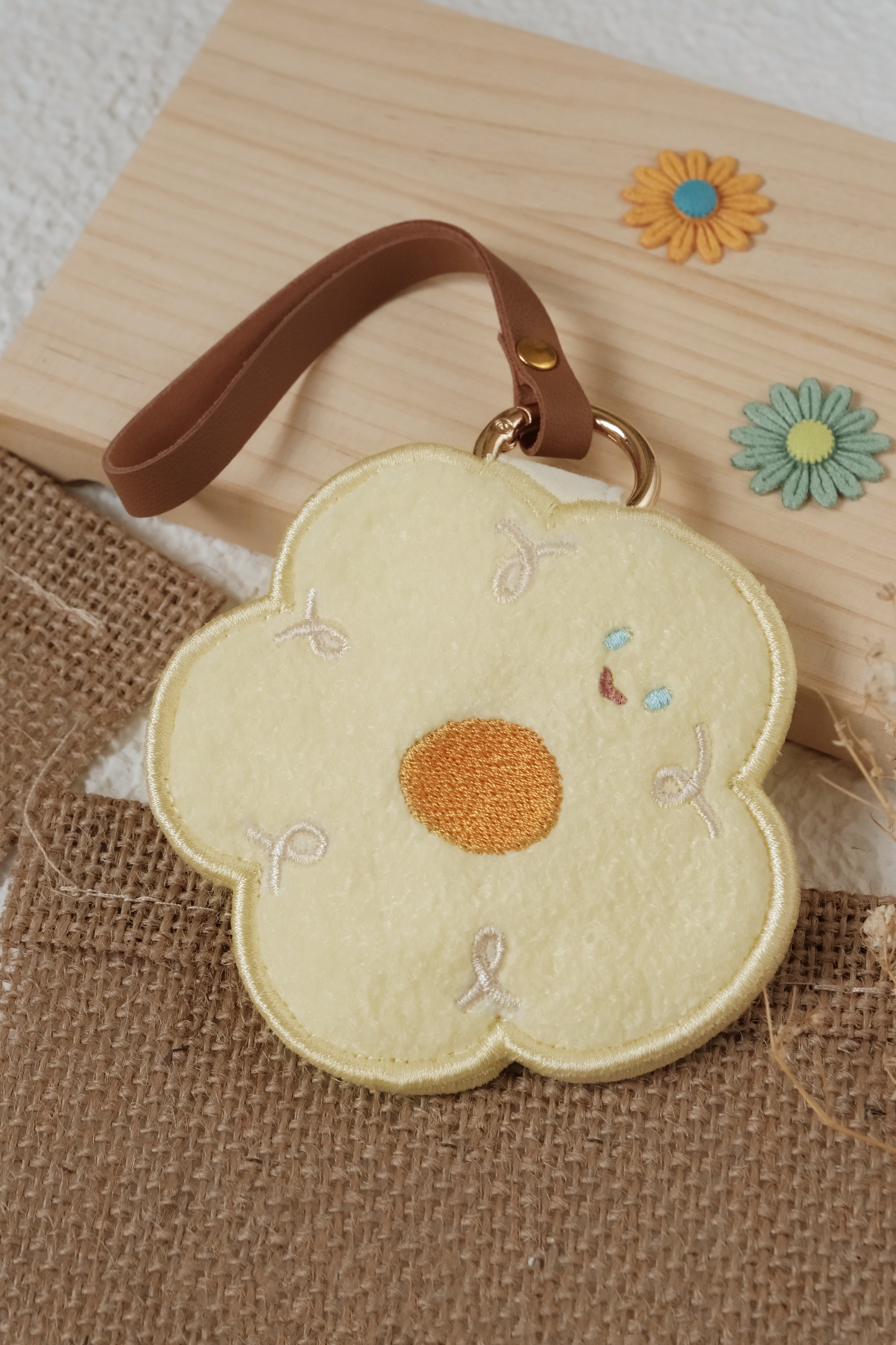 Hi Y.P store-刺繡萬用皮飾-獨家設計-小朵日光