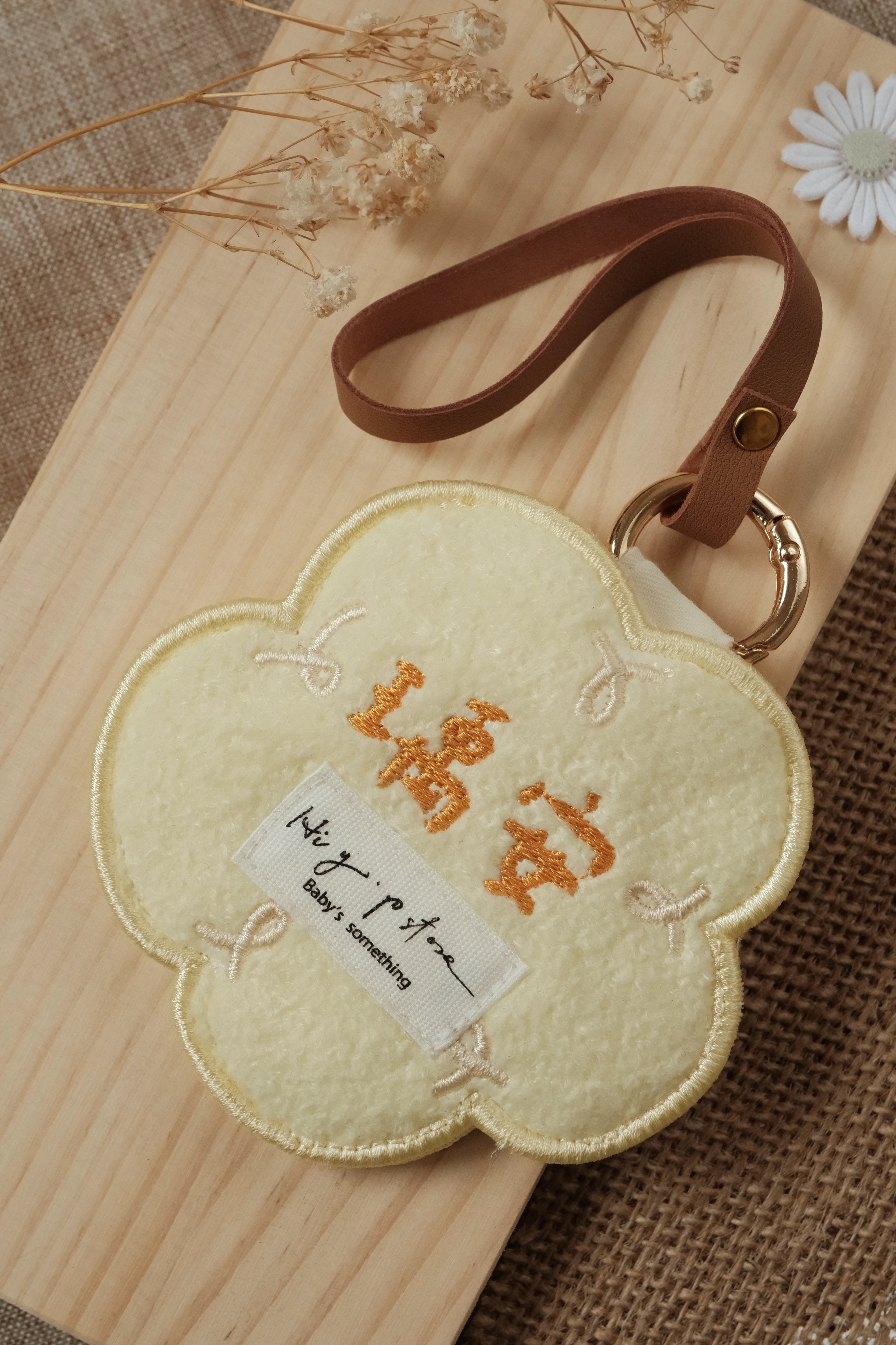 Hi Y.P store-刺繡萬用皮飾-獨家設計-小朵日光