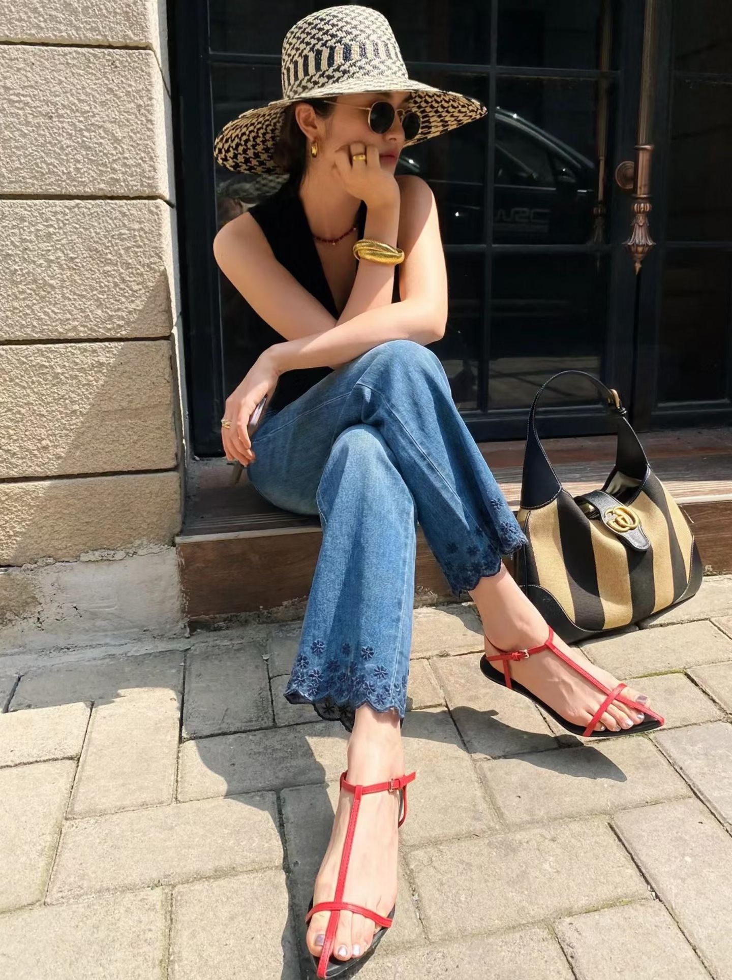 下擺刺繡花瓣滾邊九分直筒牛仔褲S-XXL (Elegant & Love)