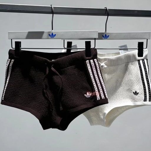 【Luxury】ADIDAS ORIGINALS 針織 簍空 透膚 合身 兩色  短褲  三條線 三葉草 女版 奶油白 摩卡棕 休閒褲