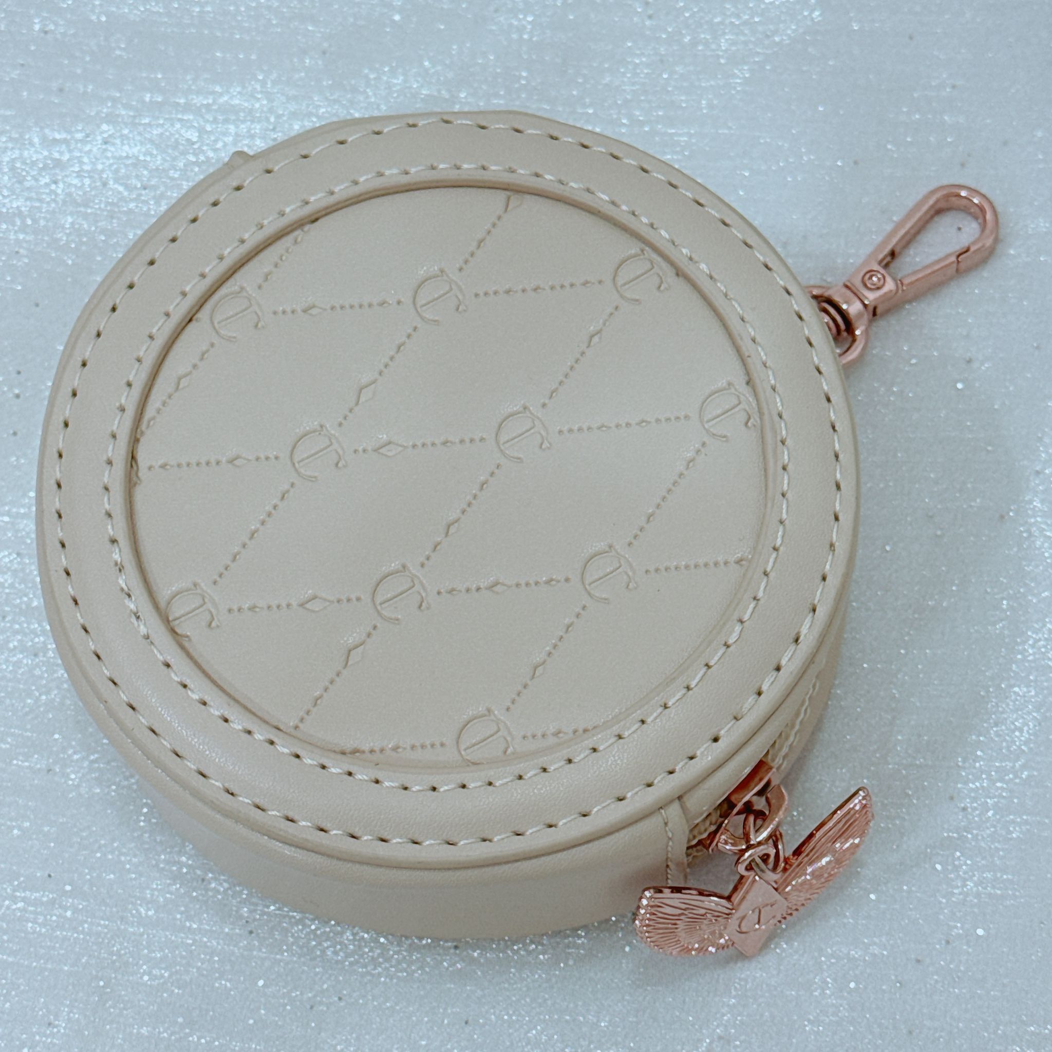 Charlotte Tilbury 迷你隨身小掛包(可以扣係袋)