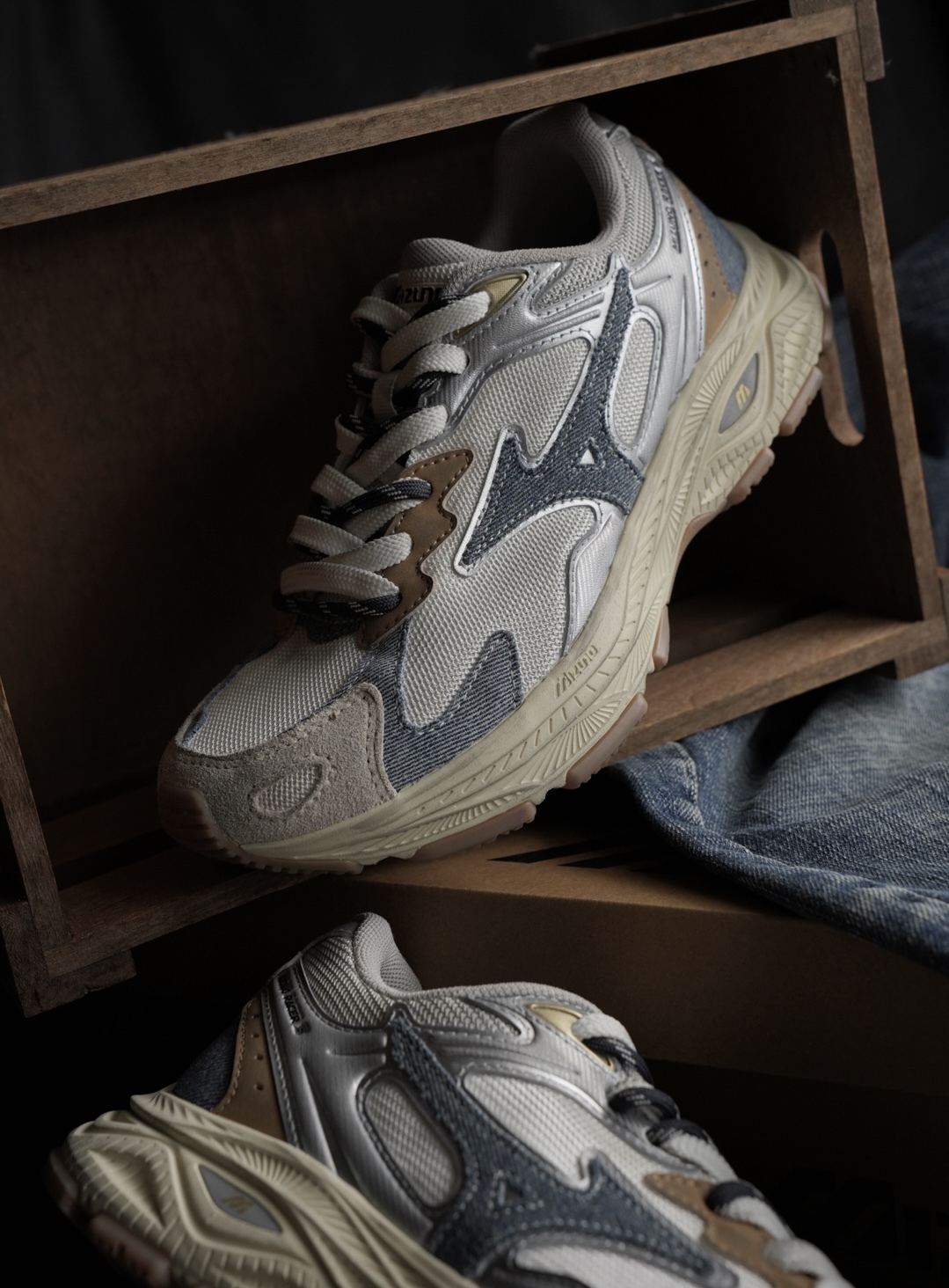 代購-Mizuno Racer S 牛仔拼接 做舊設計 跑鞋 男女同款   D1GH253501