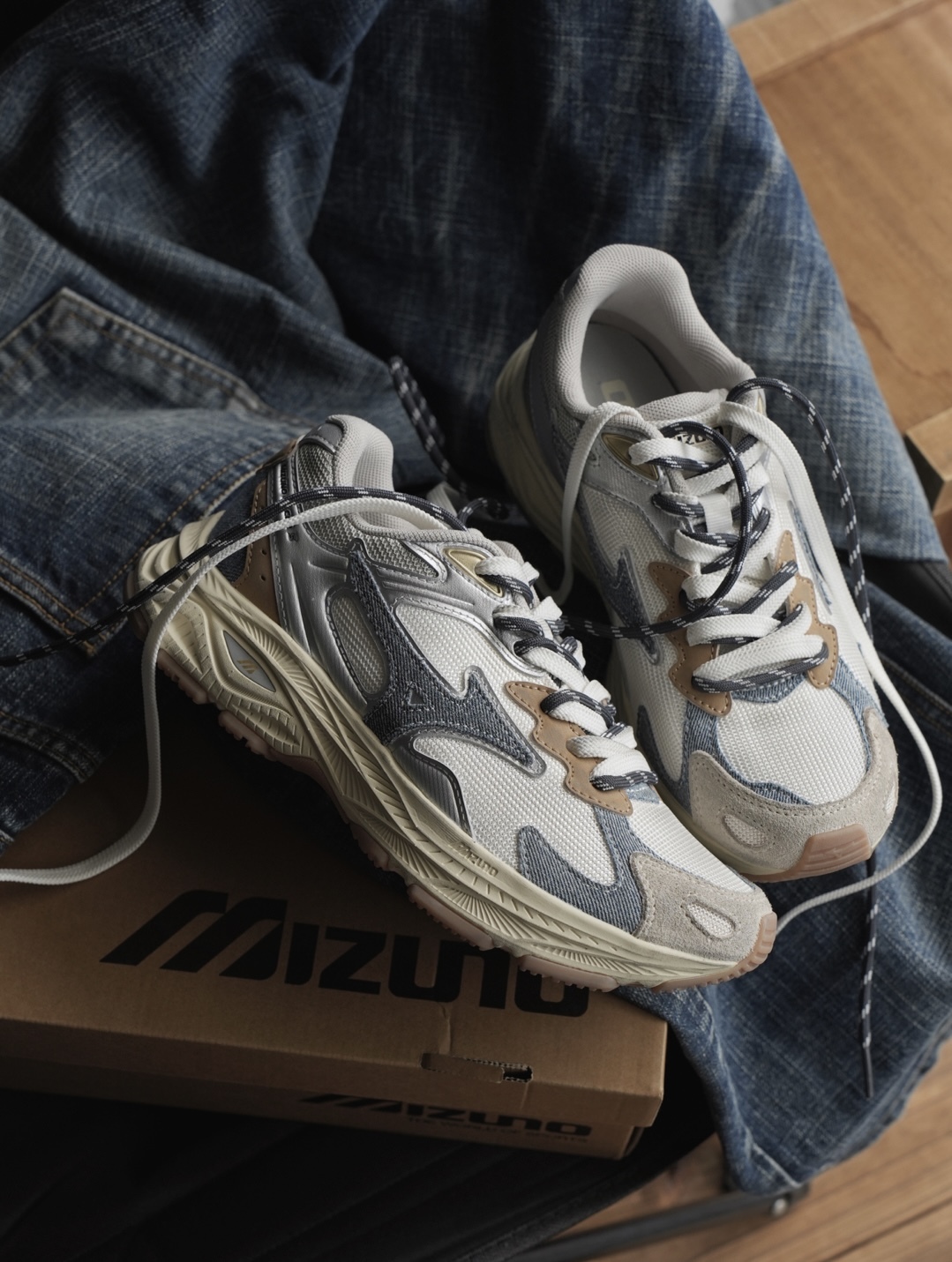 代購-Mizuno Racer S 牛仔拼接 做舊設計 跑鞋 男女同款   D1GH253501