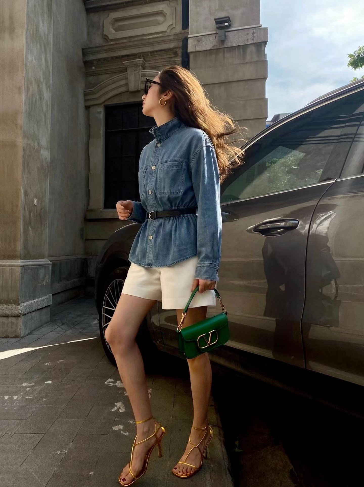 附腰帶造型立領雙口袋牛仔襯衫外套-S-M (Elegant & Love)