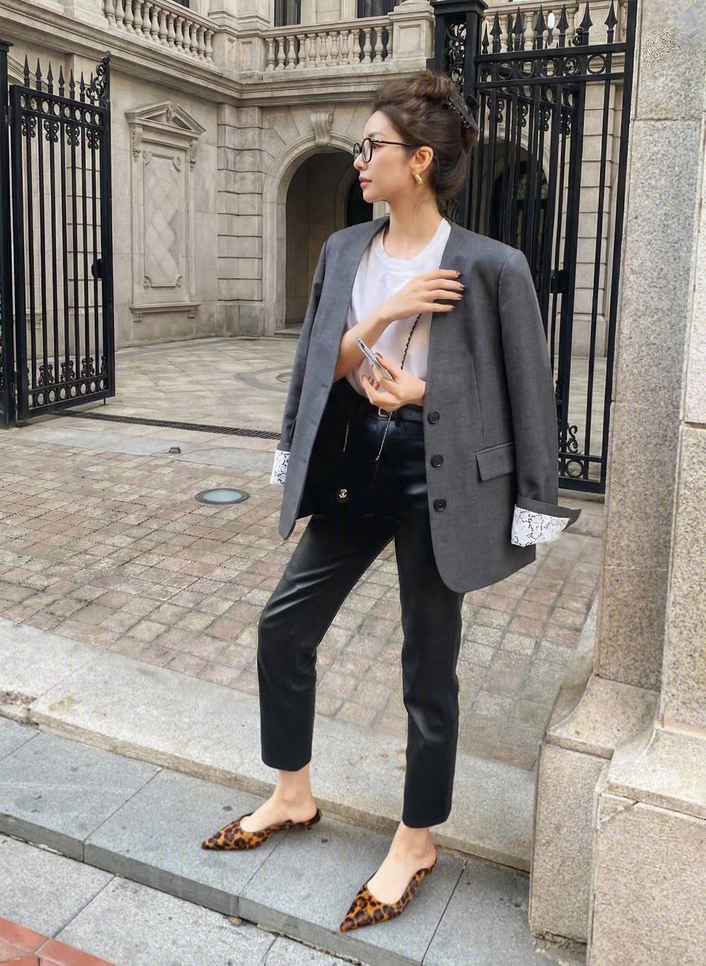 質感灰配色蕾絲袖造型無領西裝外套-S-L (Elegant & Love)