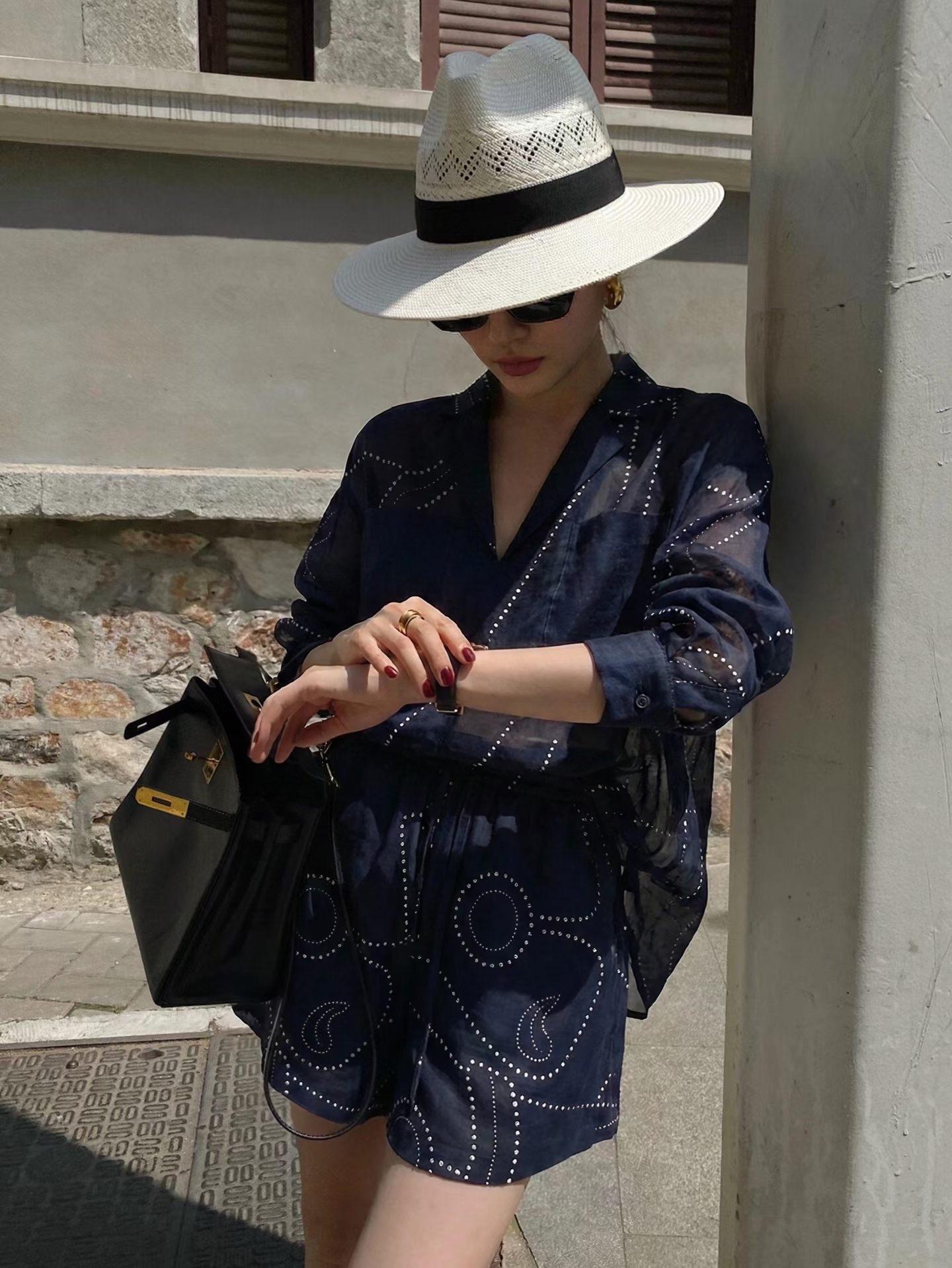 鏤空洞洞蕾絲翻領上衣+短褲SET-S-L / 2色 (Elegant & Love)