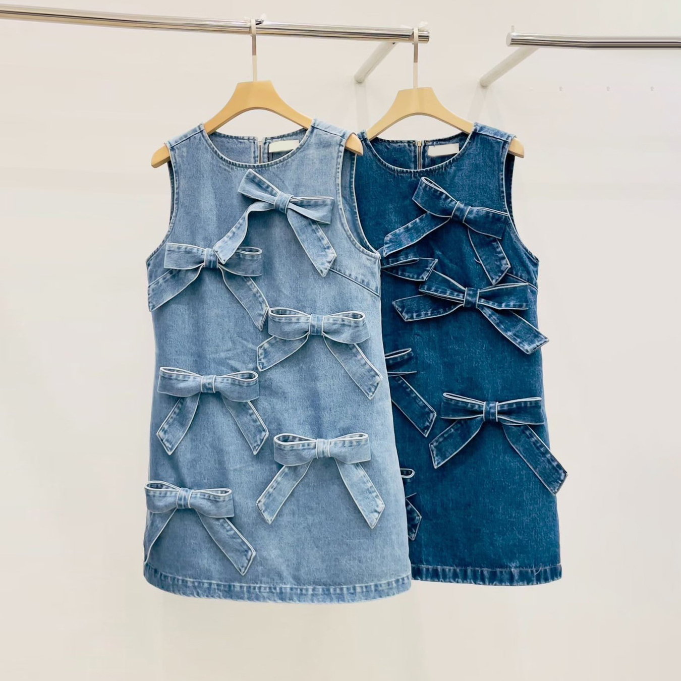 立體多蝴蝶結造型圓領牛仔背心短洋裝-F / 2色