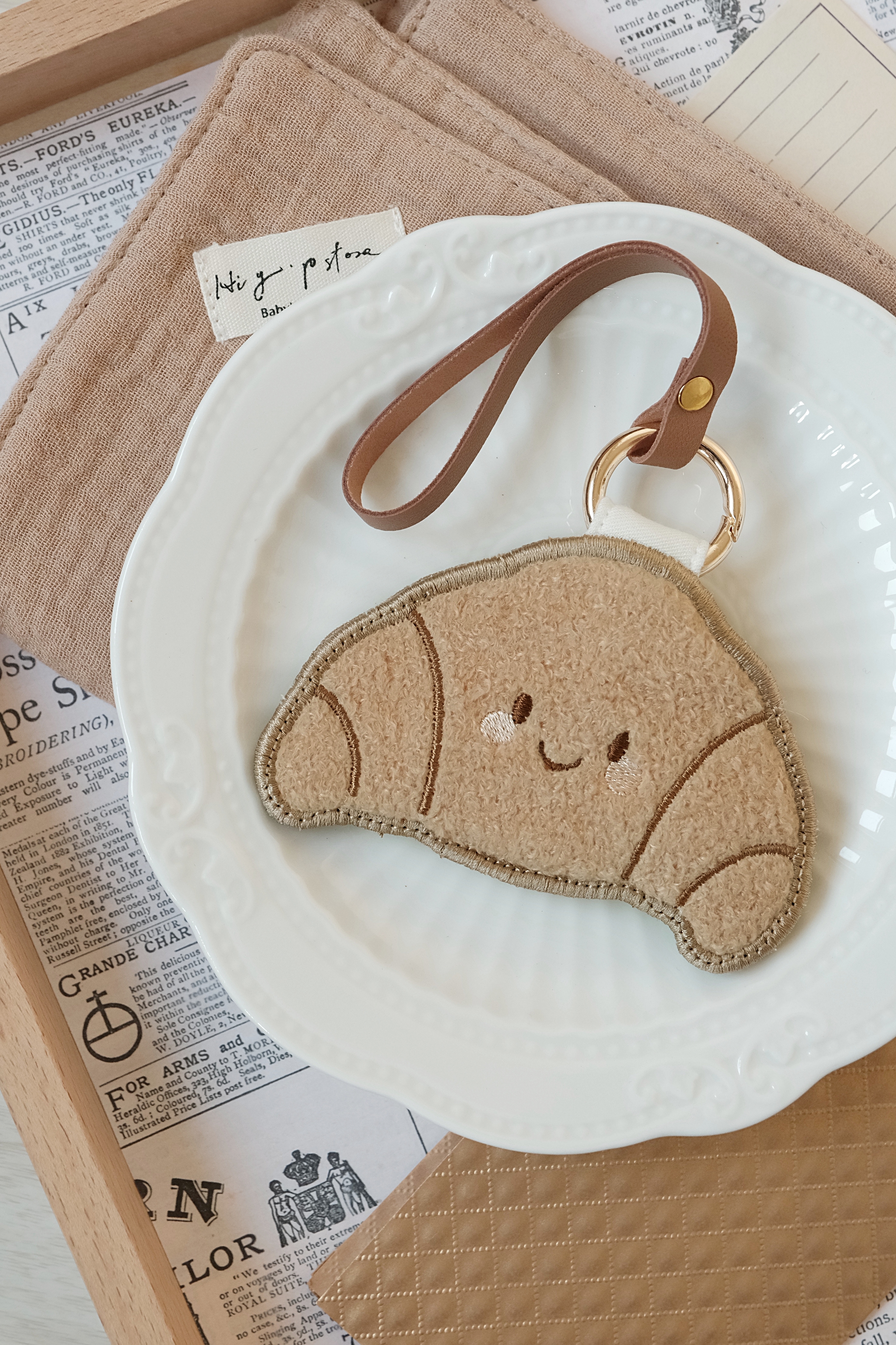Hi Y.P store-刺繡萬用皮飾-獨家設計-可頌