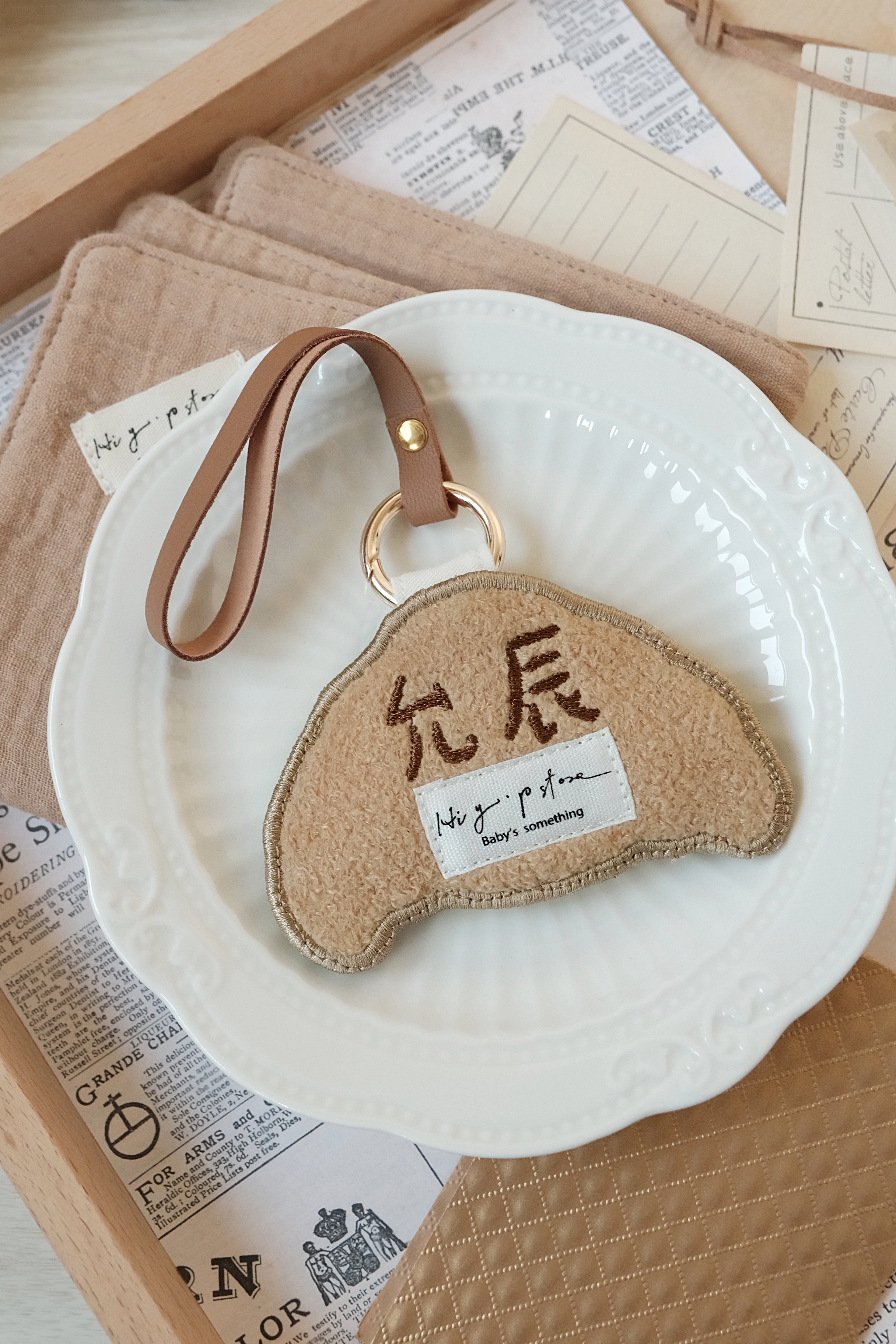 Hi Y.P store-刺繡萬用皮飾-獨家設計-可頌