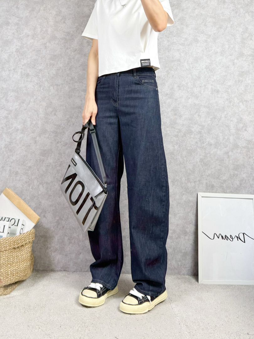 質感深色丹寧系列｜剪裁自然拉長腿型牛仔寬褲