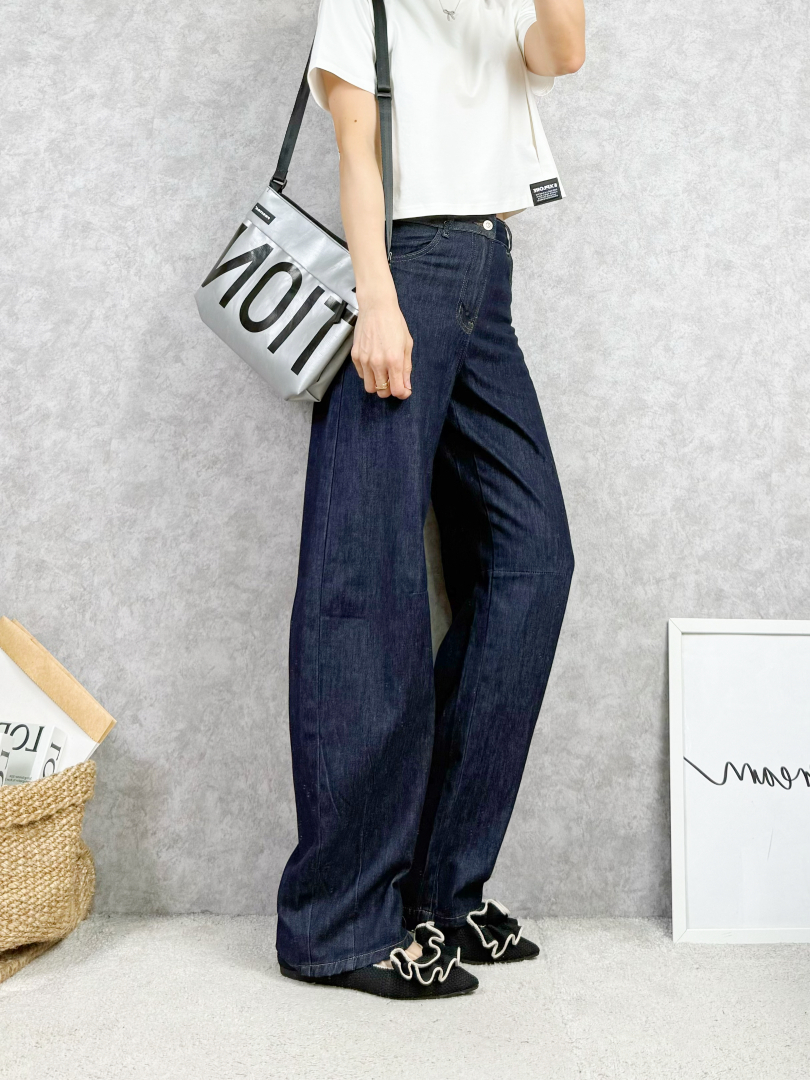 質感深色丹寧系列｜剪裁自然拉長腿型牛仔寬褲