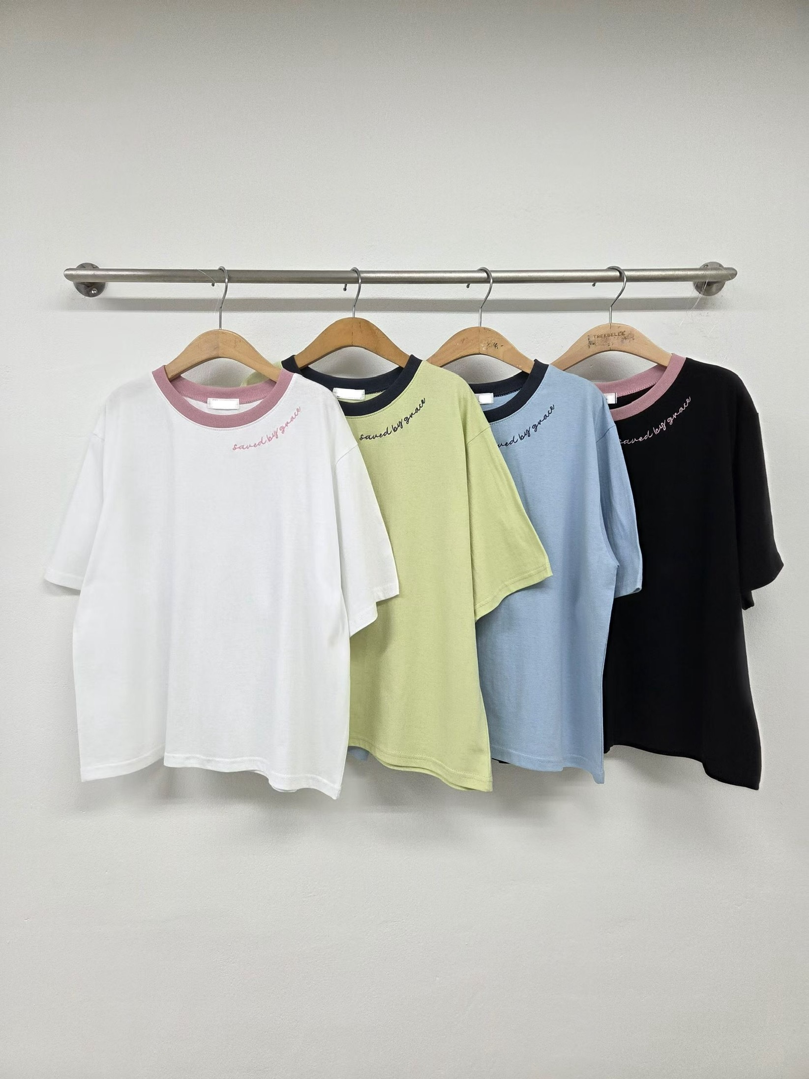 SF26414046韓國拼色刺繡英文字TEE