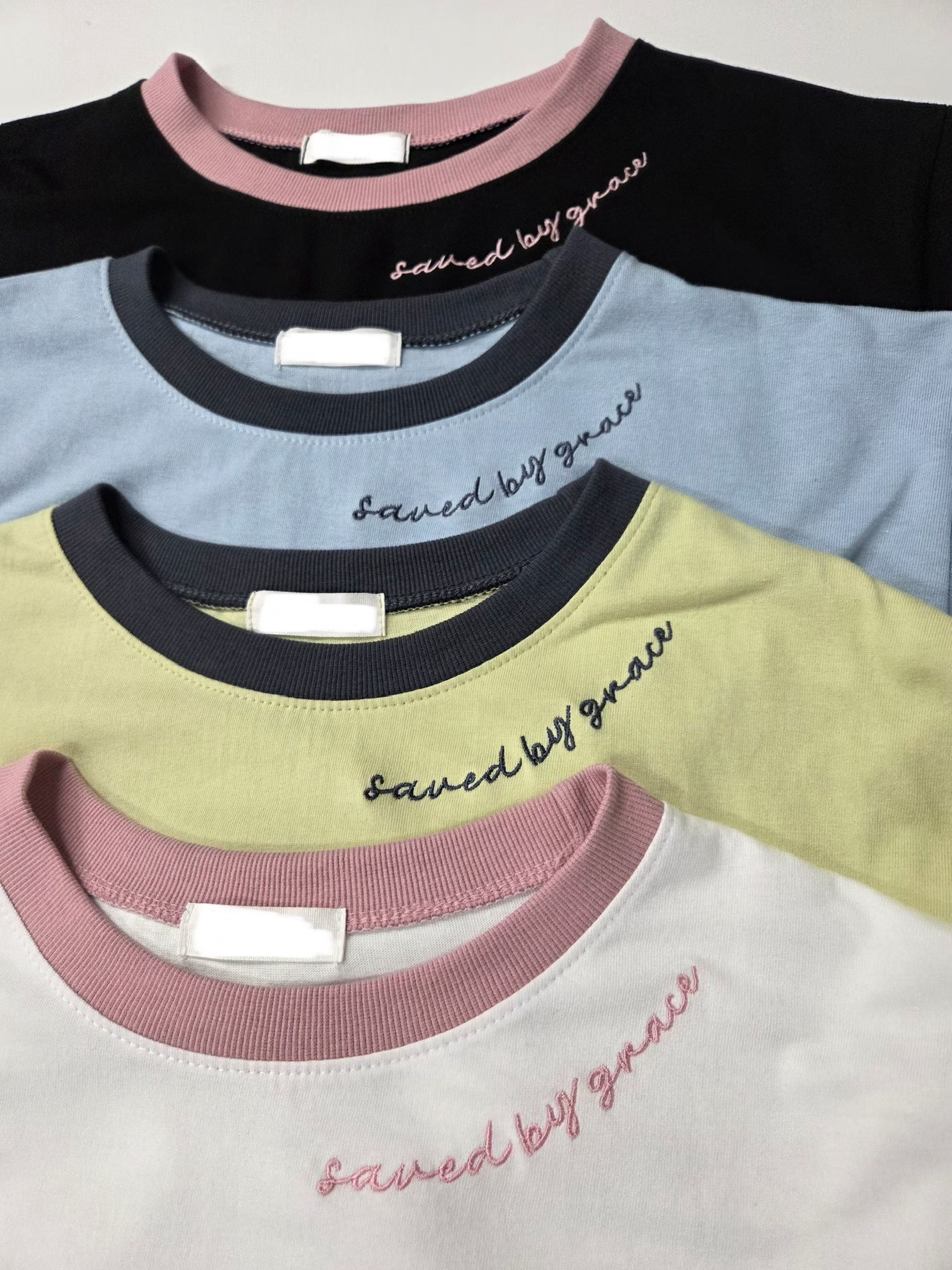 SF26414046韓國拼色刺繡英文字TEE