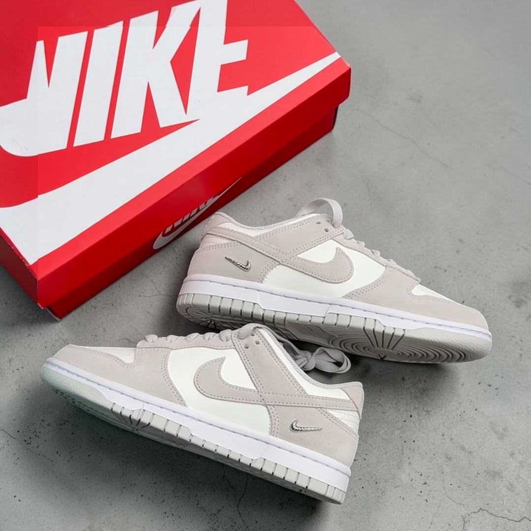 W Nike Dunk Low "Sail/Vast Grey" 麂皮 灰白 銀小勾 IO4244-105