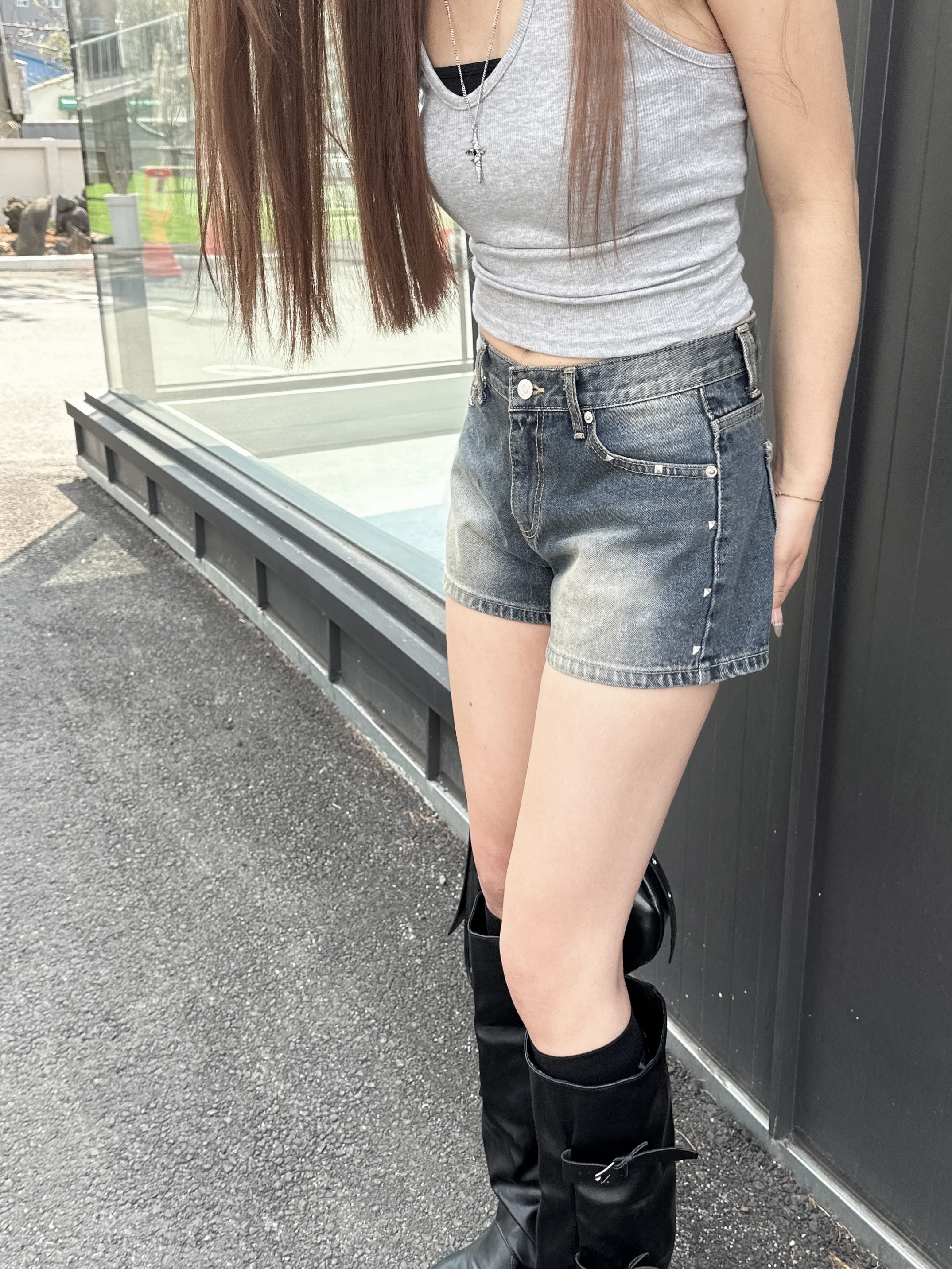 超顯腿細牛仔短褲