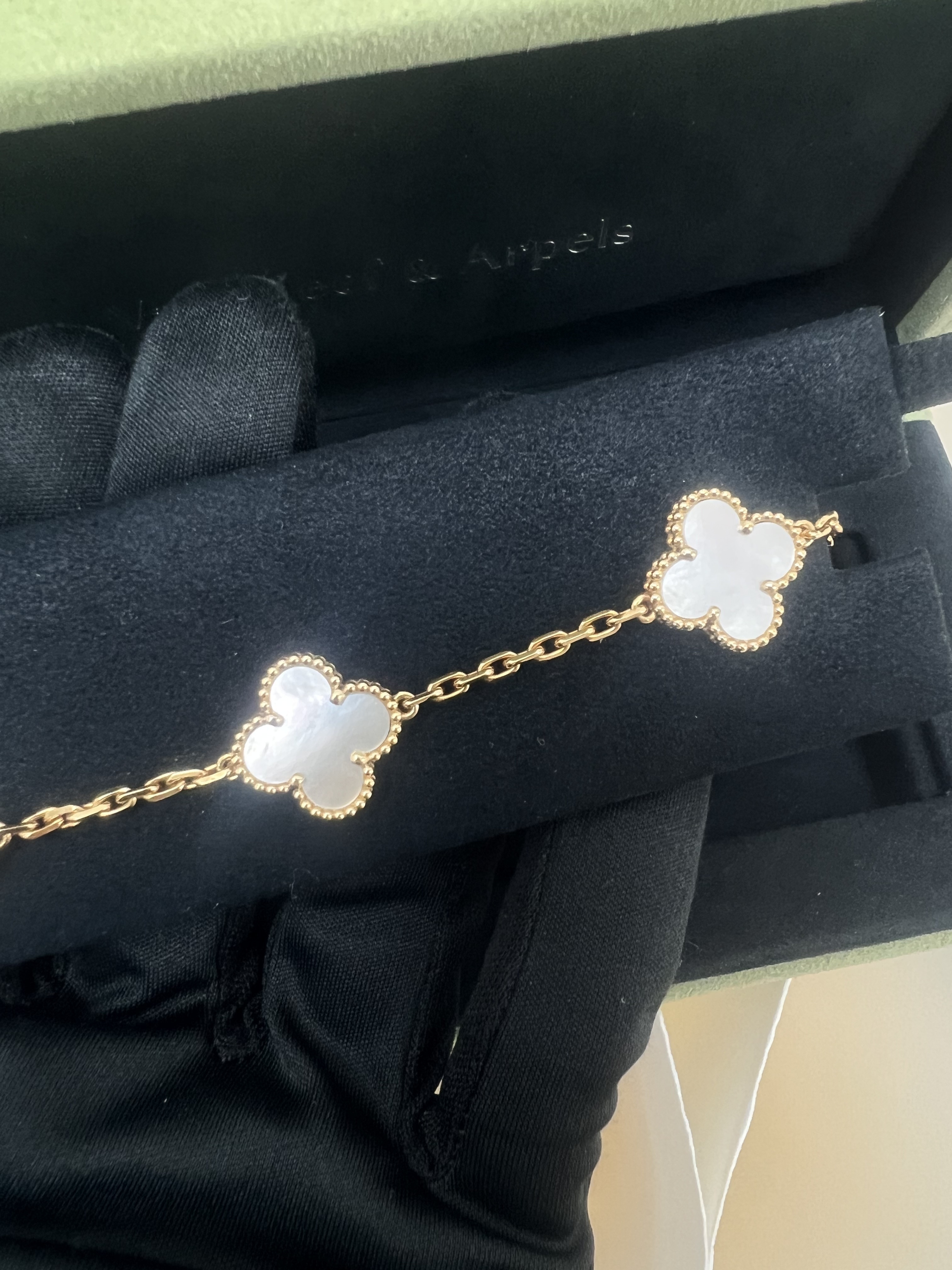 Vca vintage alhambra 5-motif bracelet (white mother-of-pearl/ 18k gold)