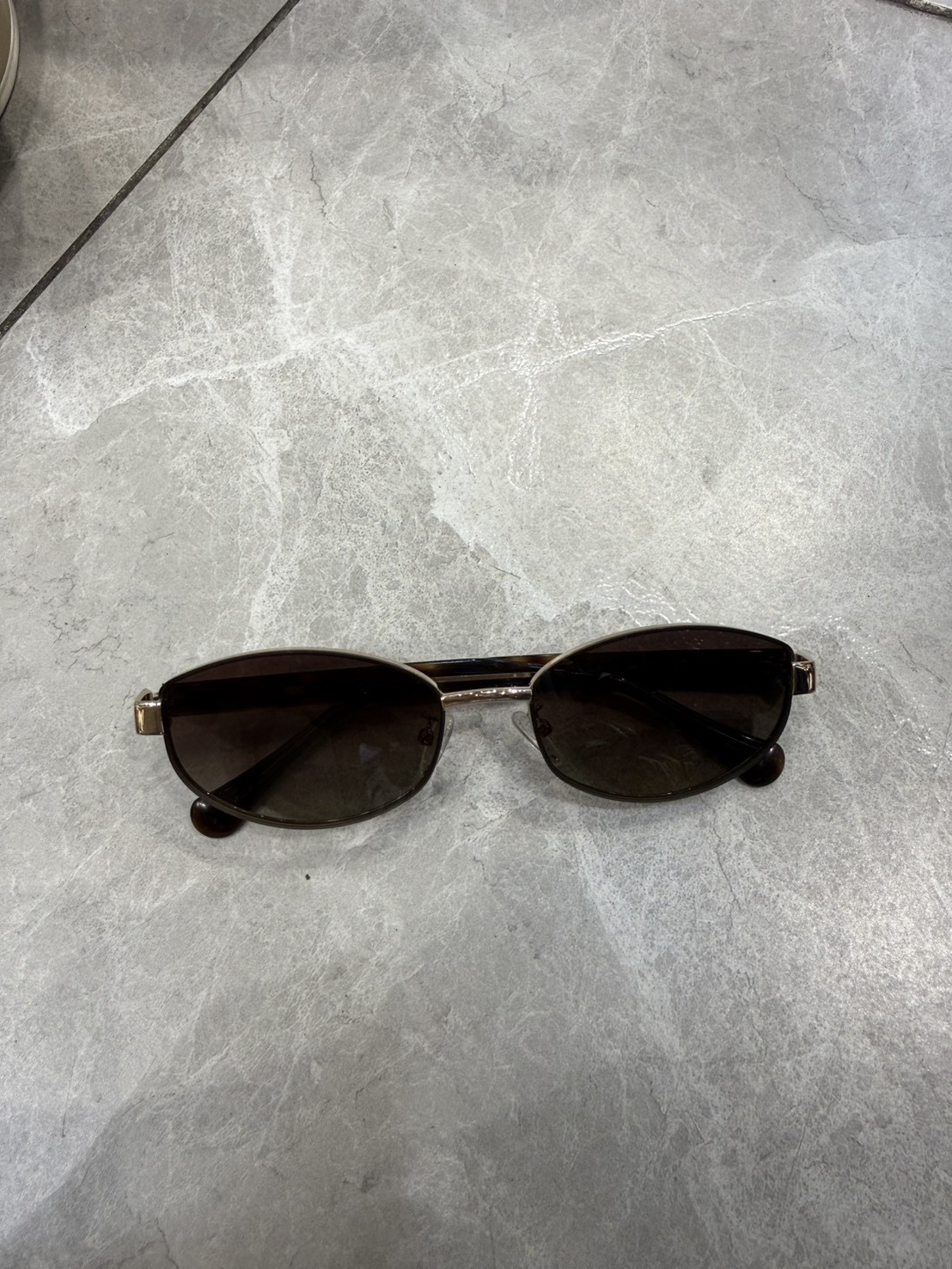 IT114-細框金屬墨鏡