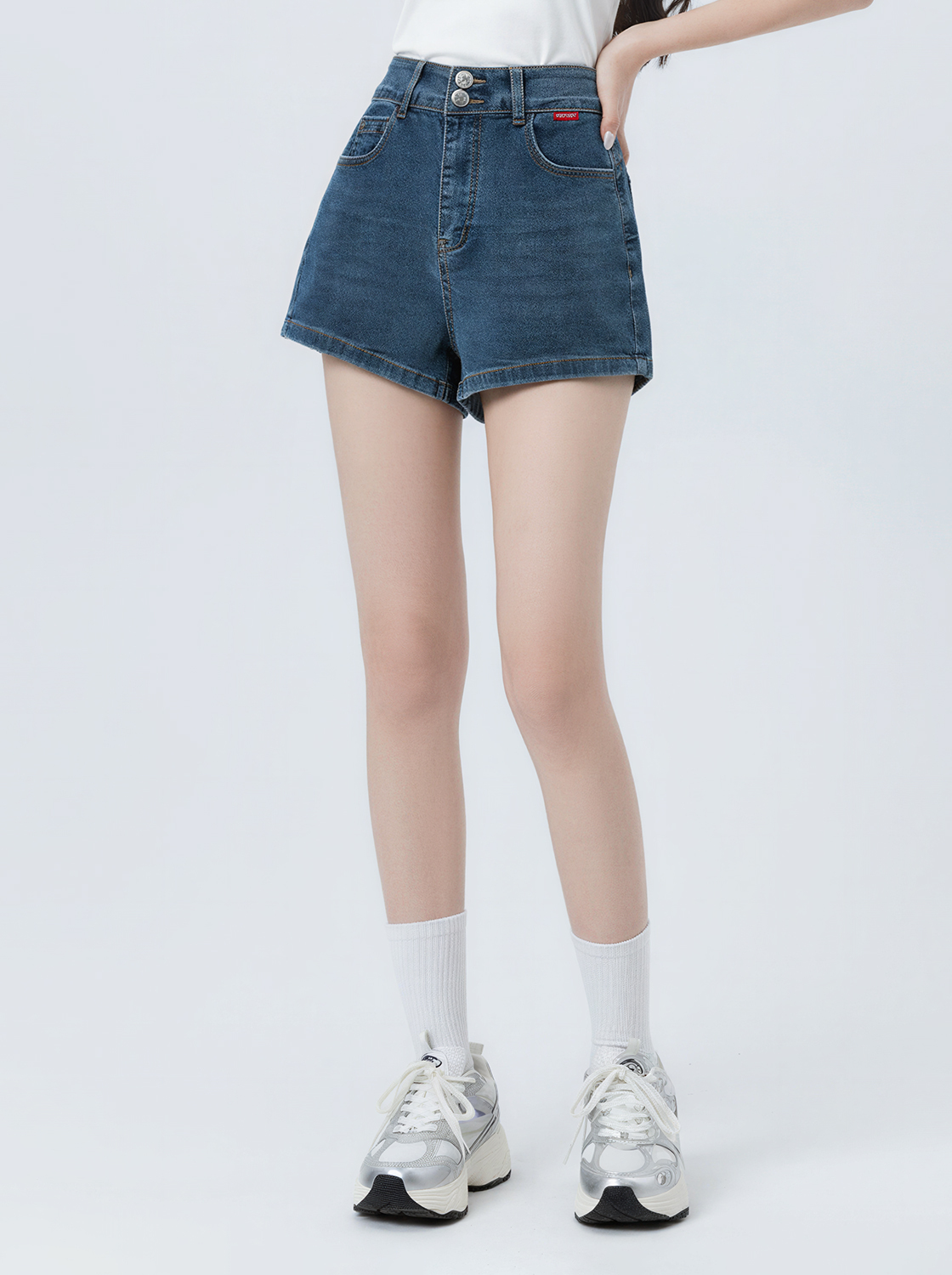 翻蓋扣環牛仔短褲