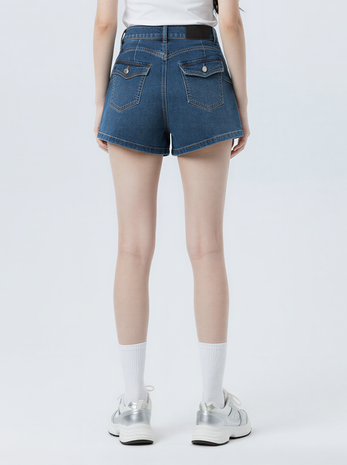翻蓋扣環牛仔短褲