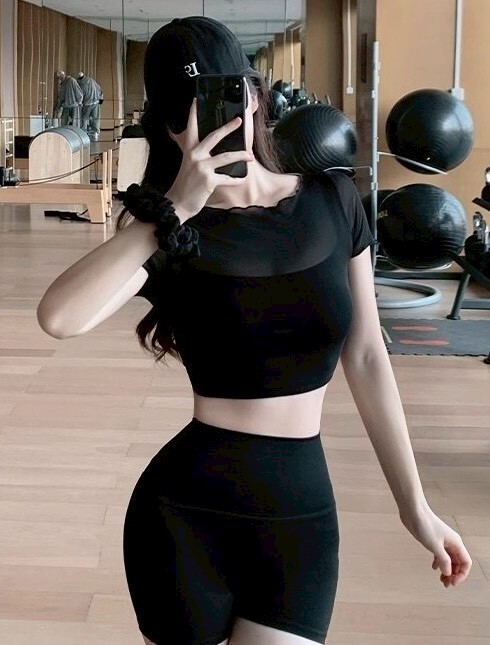 假兩件網紗罩杯上衣