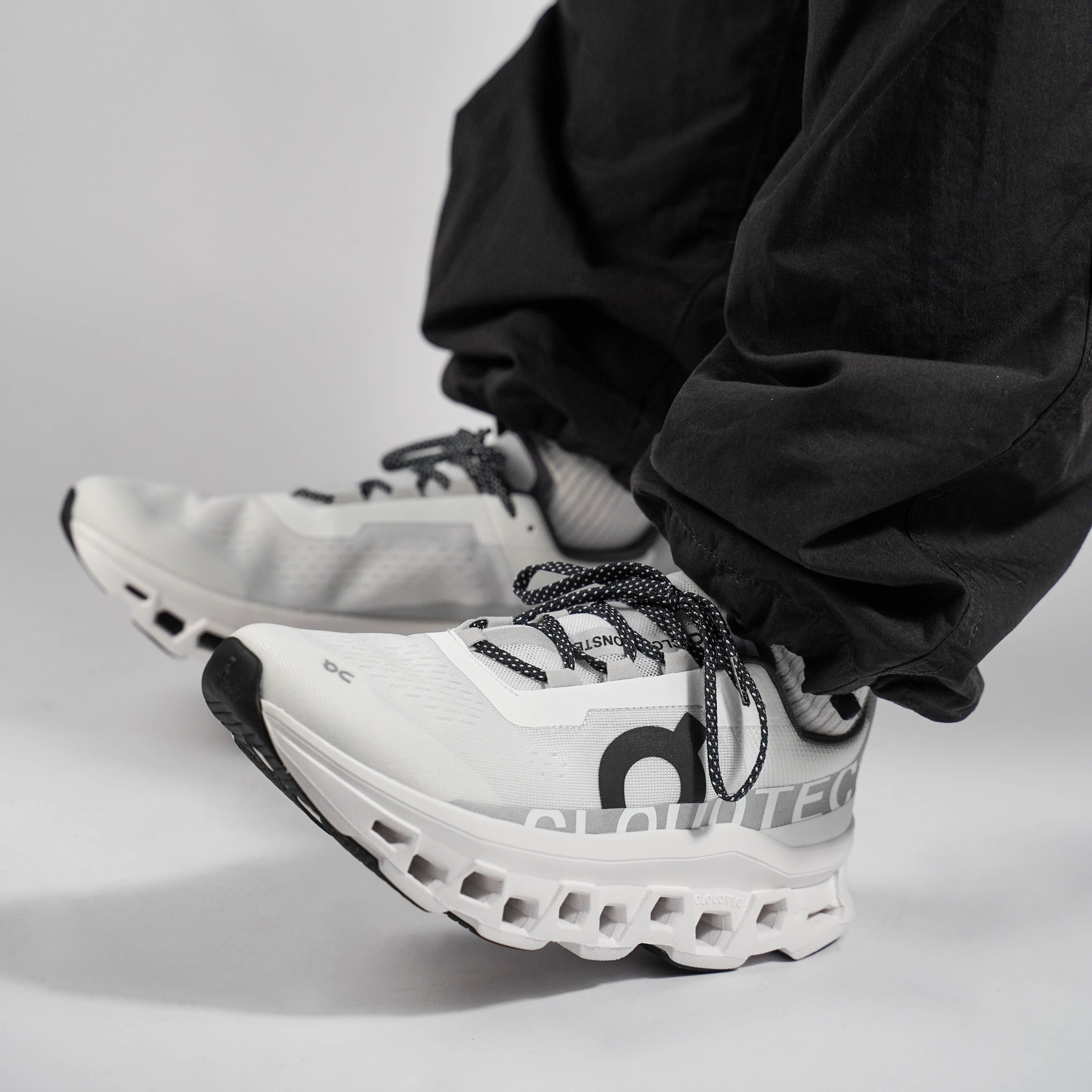 On Cloudmonster 61-98434 男 慢跑鞋 彈力 支撐 緩震 白