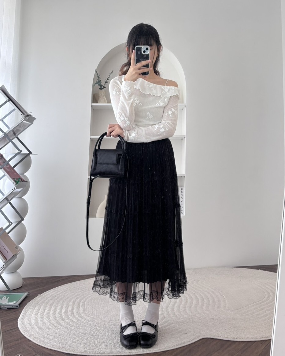 法朵Fado shop｜奶霜小花斜肩上衣 0715008 兩色